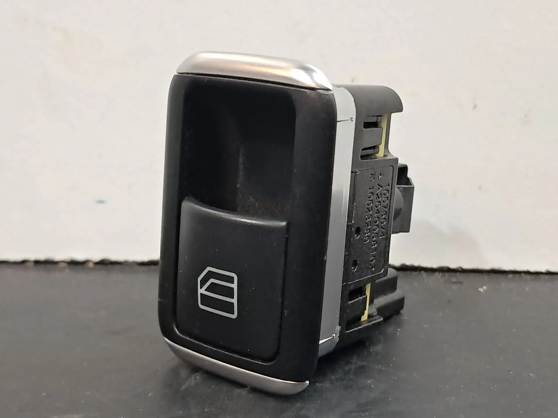 Mando / interruptor elevalunas delantero derecho MERCEDES-BENZ Classe A (W176)