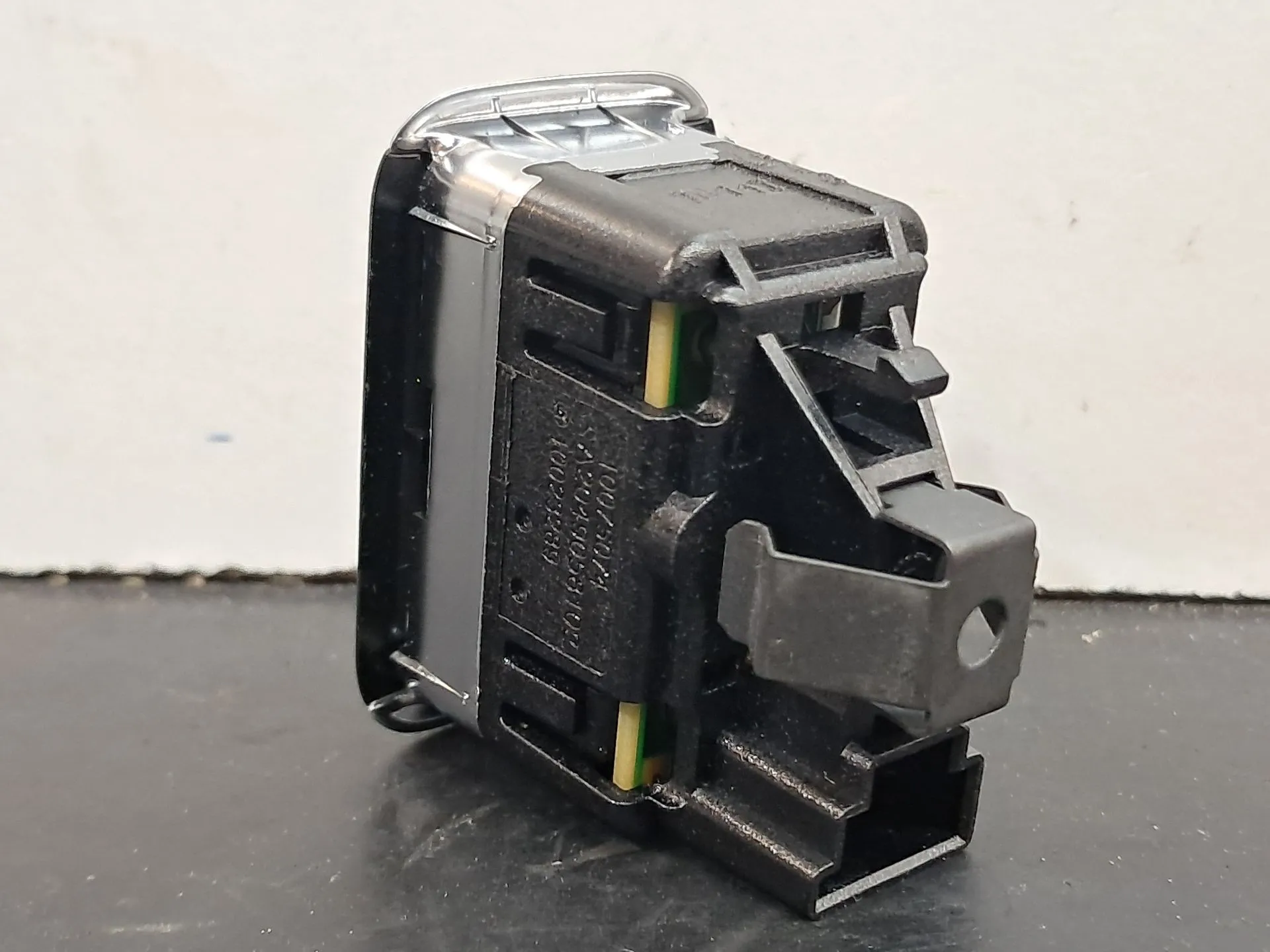 Mando / interruptor elevalunas delantero derecho MERCEDES-BENZ Classe A (W176) Imagem-1