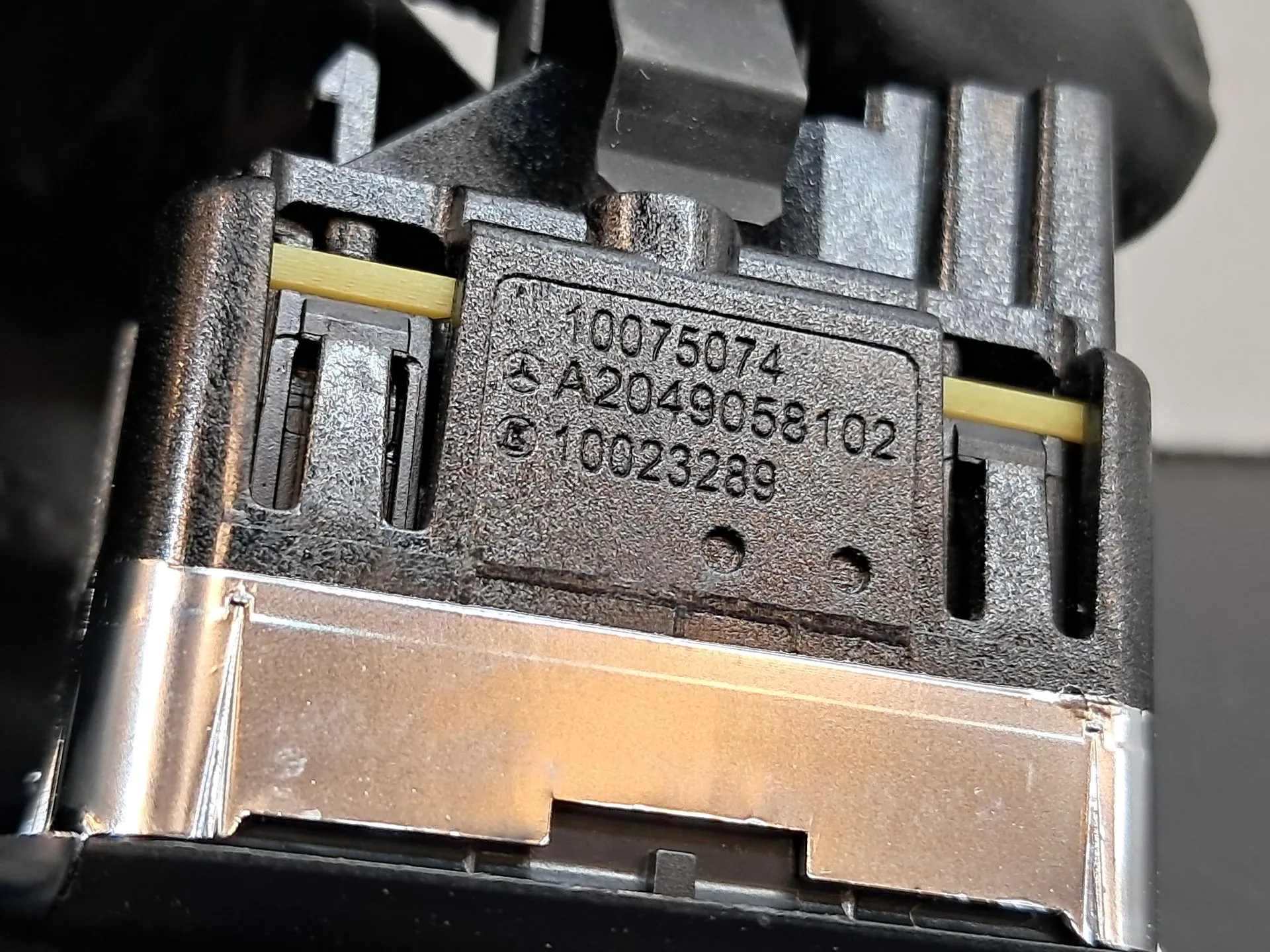 Mando / interruptor elevalunas delantero derecho MERCEDES-BENZ Classe A (W176) Imagem-2