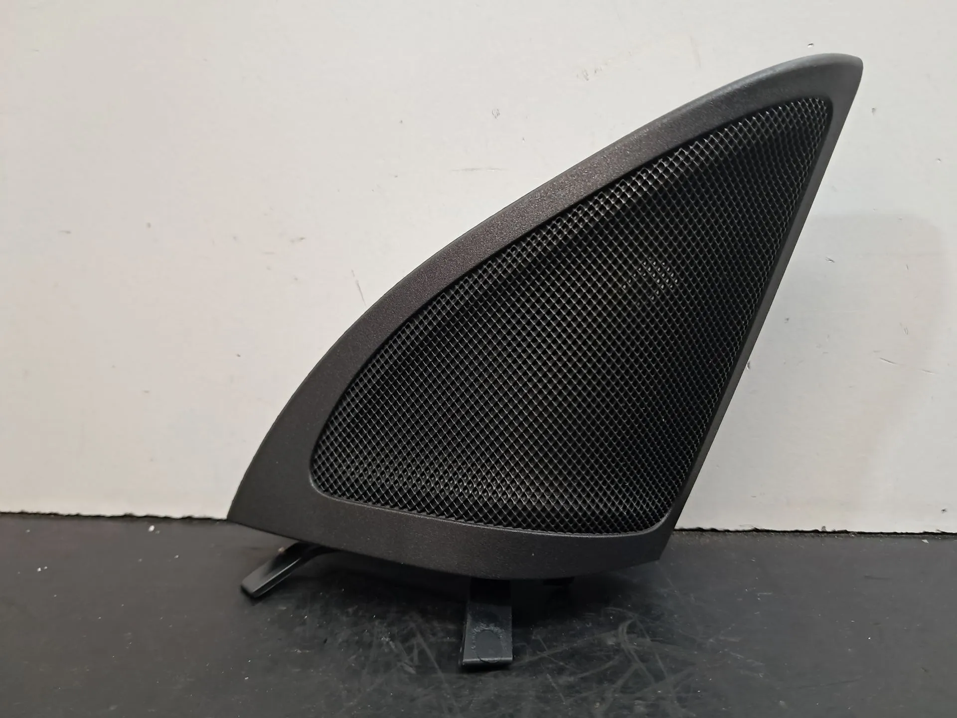 Sound system column / Speakers  MERCEDES-BENZ Classe A (W176) Imagem-1