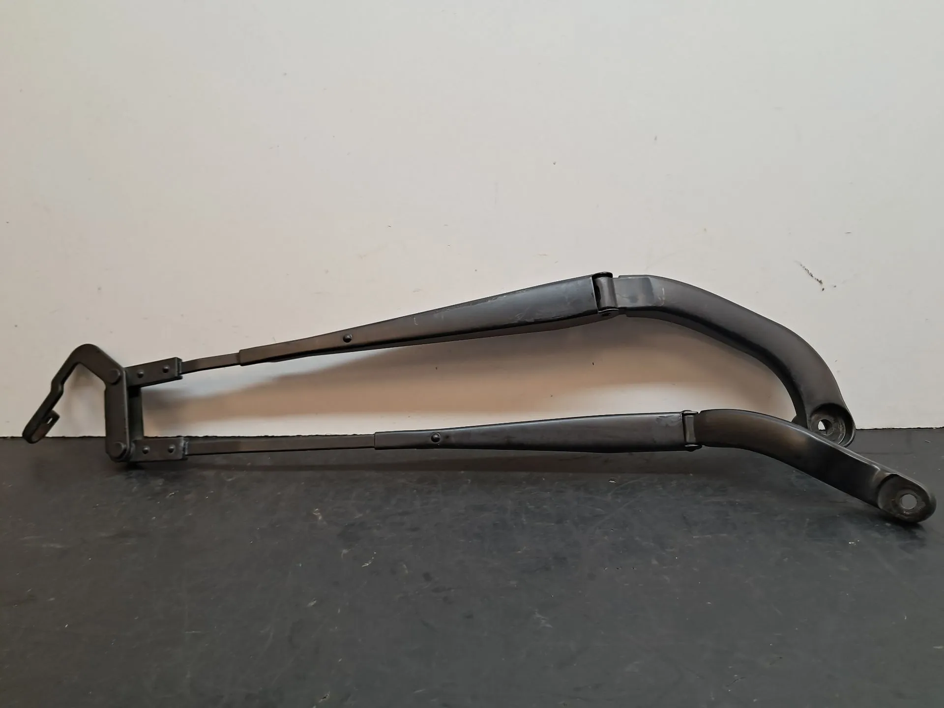 Brazo de limpiaparabrisas delantero izquierdo DACIA Spring