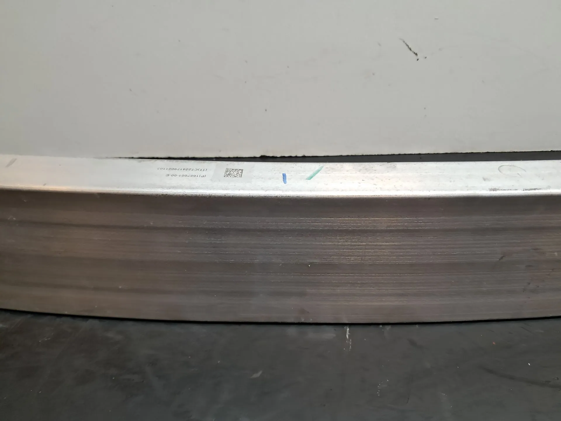 Front bumper reinforcement TESLA Model Y (5YJY) Imagem-3