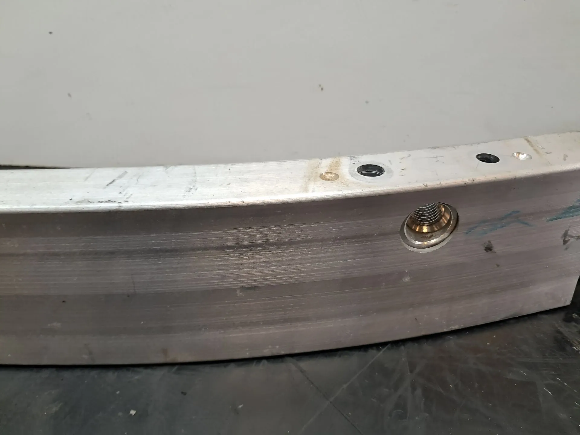 Front bumper reinforcement TESLA Model Y (5YJY) Imagem-5