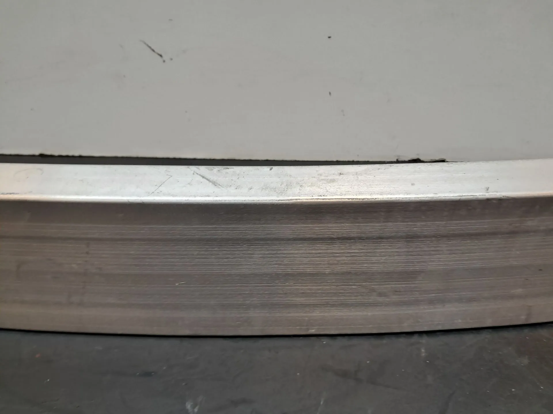 Front bumper reinforcement TESLA Model Y (5YJY) Imagem-4