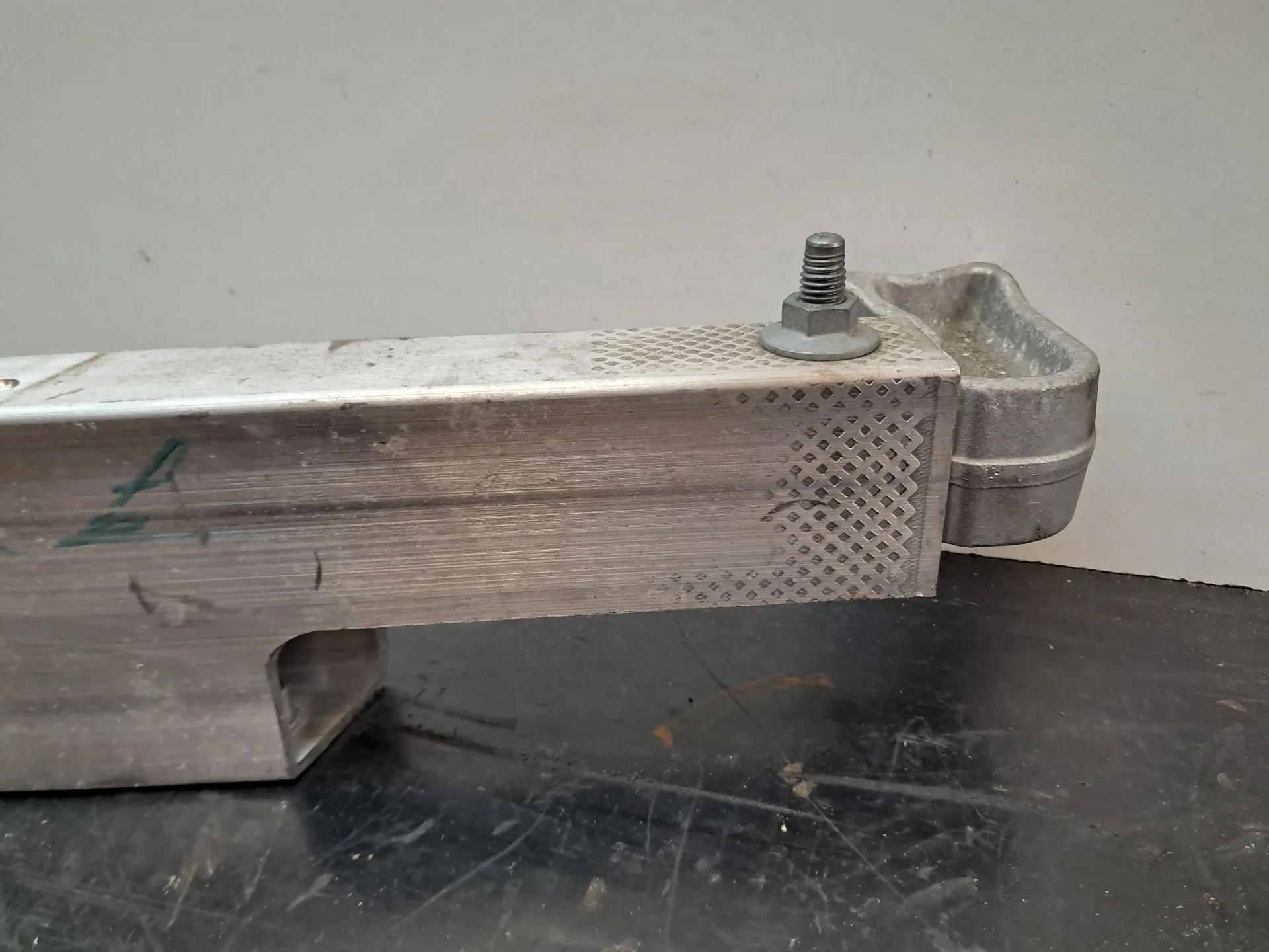 Front bumper reinforcement TESLA Model Y (5YJY) Imagem-6