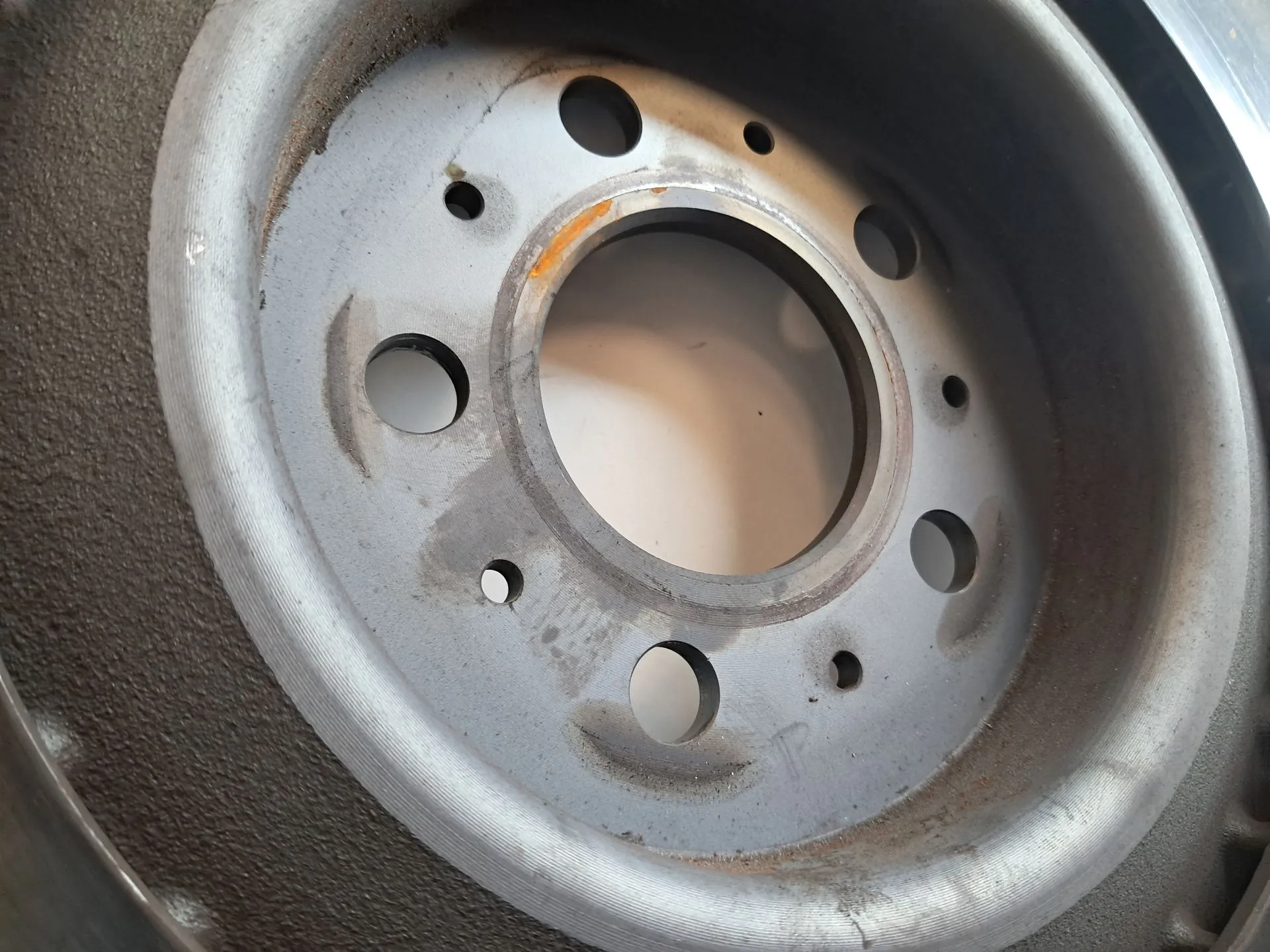 Right rear brake disc TESLA Model Y (5YJY) Imagem-2