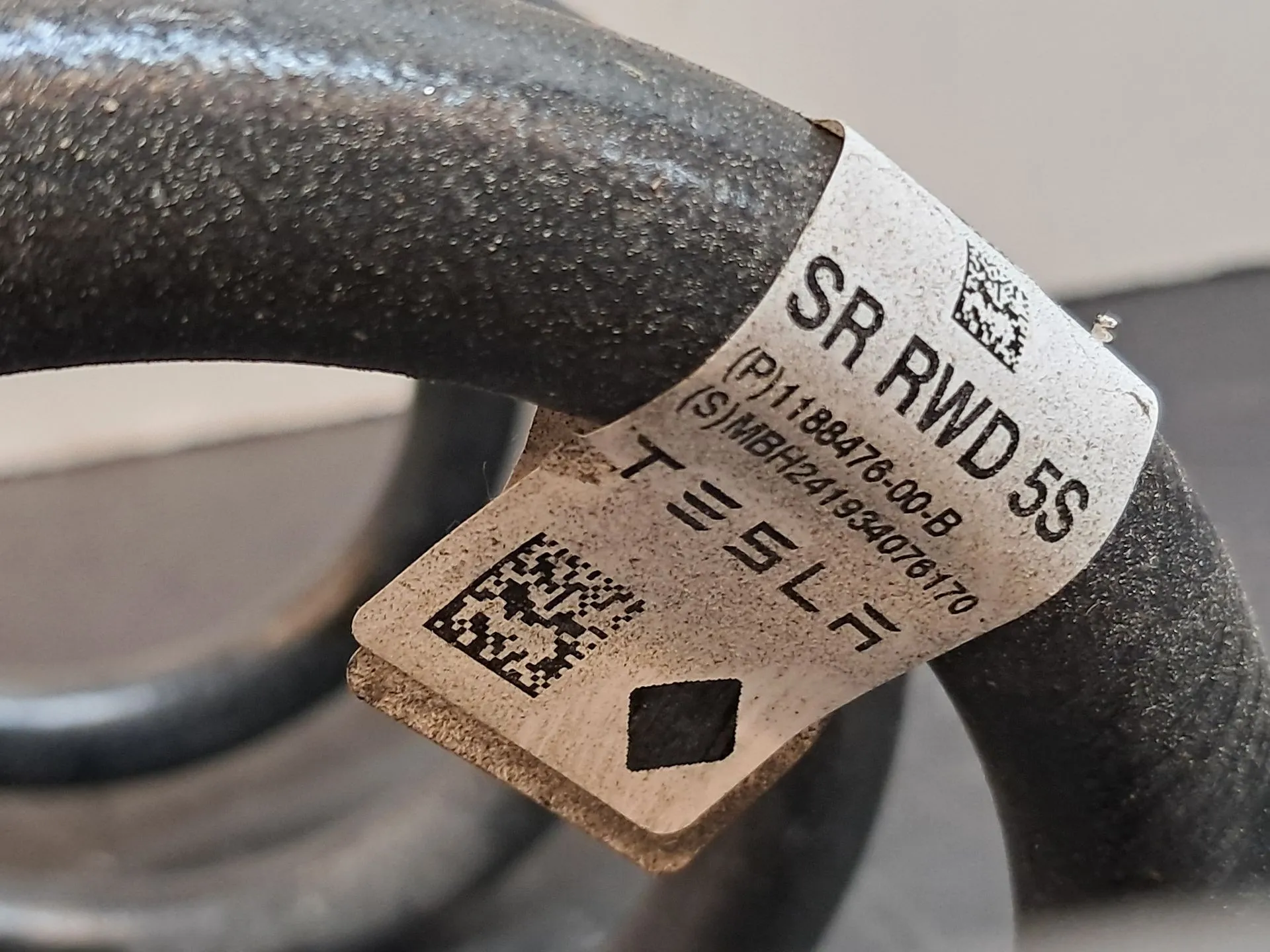 Mola de suspensão trás esquerda TESLA Model Y (5YJY) Imagem-2
