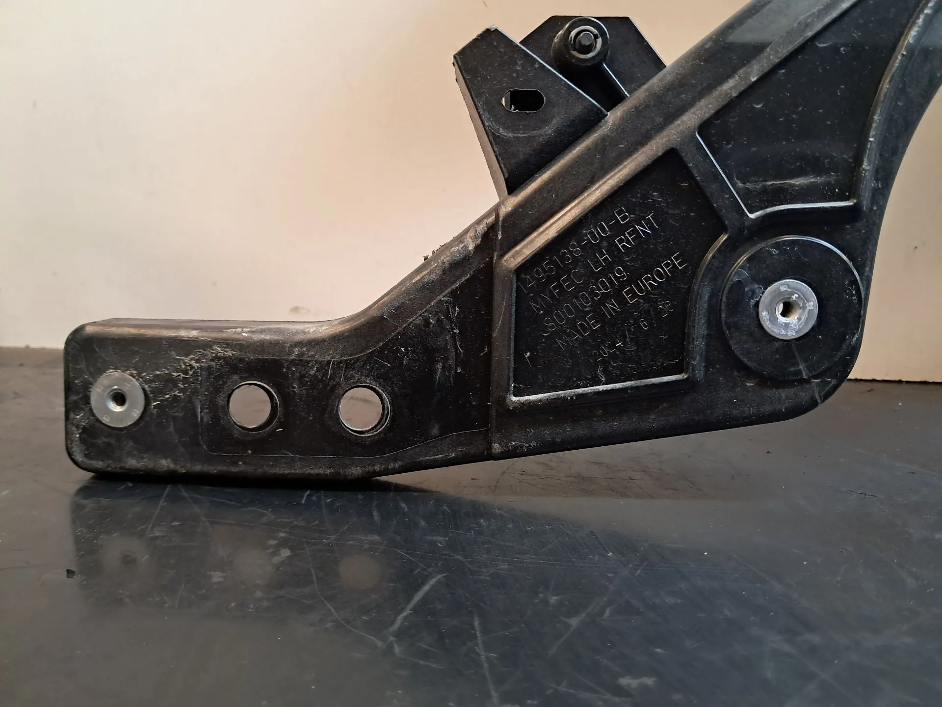 Fiber or sheet front section TESLA Model Y (5YJY) Imagem-1