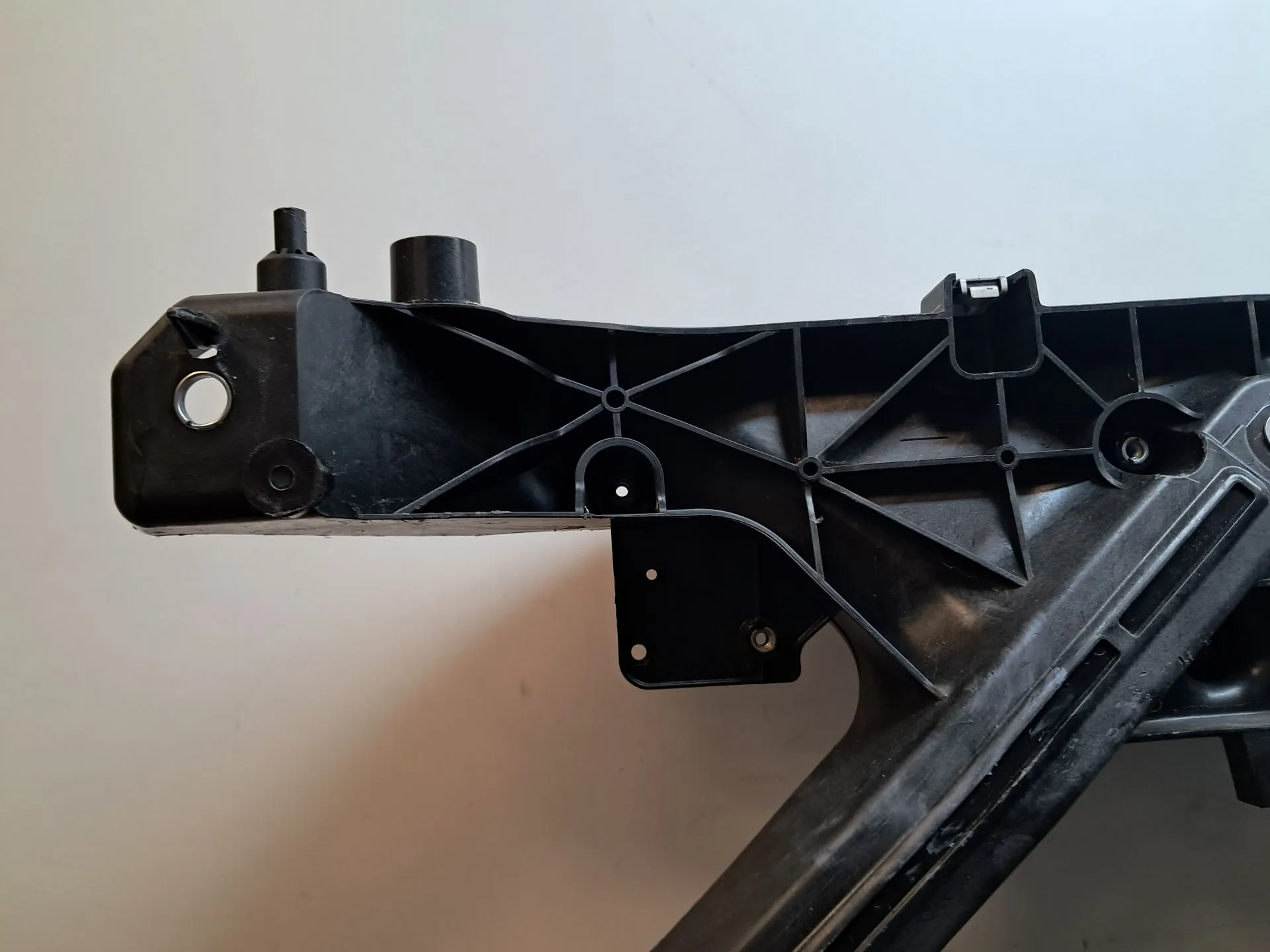 Fiber or sheet front section TESLA Model Y (5YJY) Imagem-2