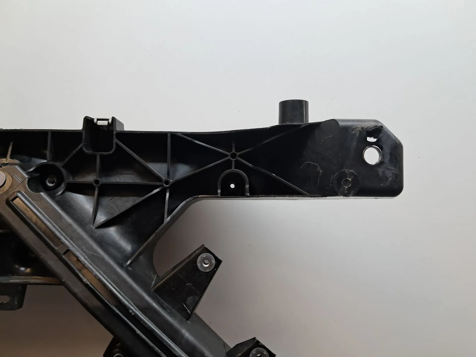 Fiber or sheet front section TESLA Model Y (5YJY) Imagem-3