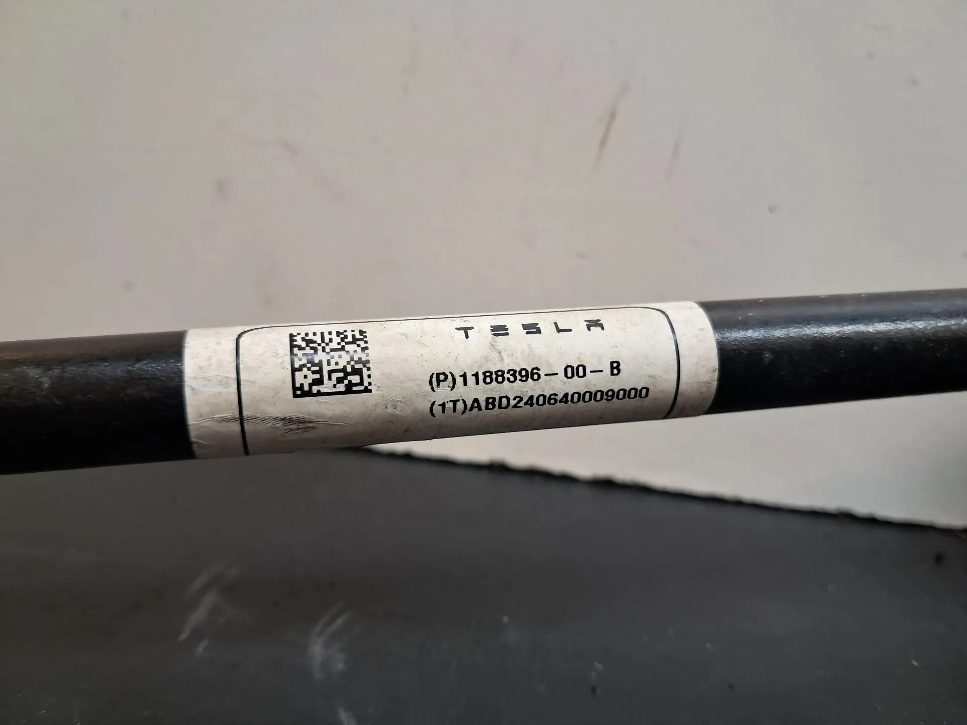 Tirantes / bialetas / pendurais TESLA Model Y (5YJY) Imagem-1