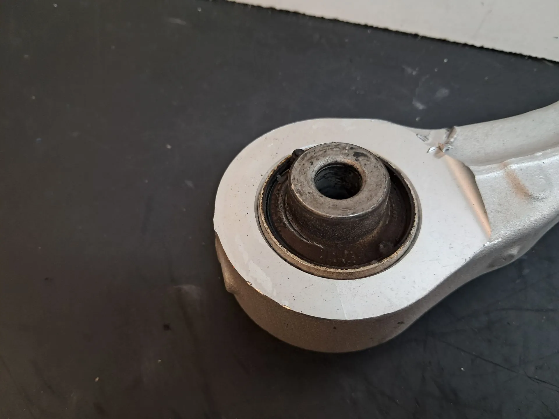 Braço de suspensão trás direito TESLA Model Y (5YJY) Imagem-1