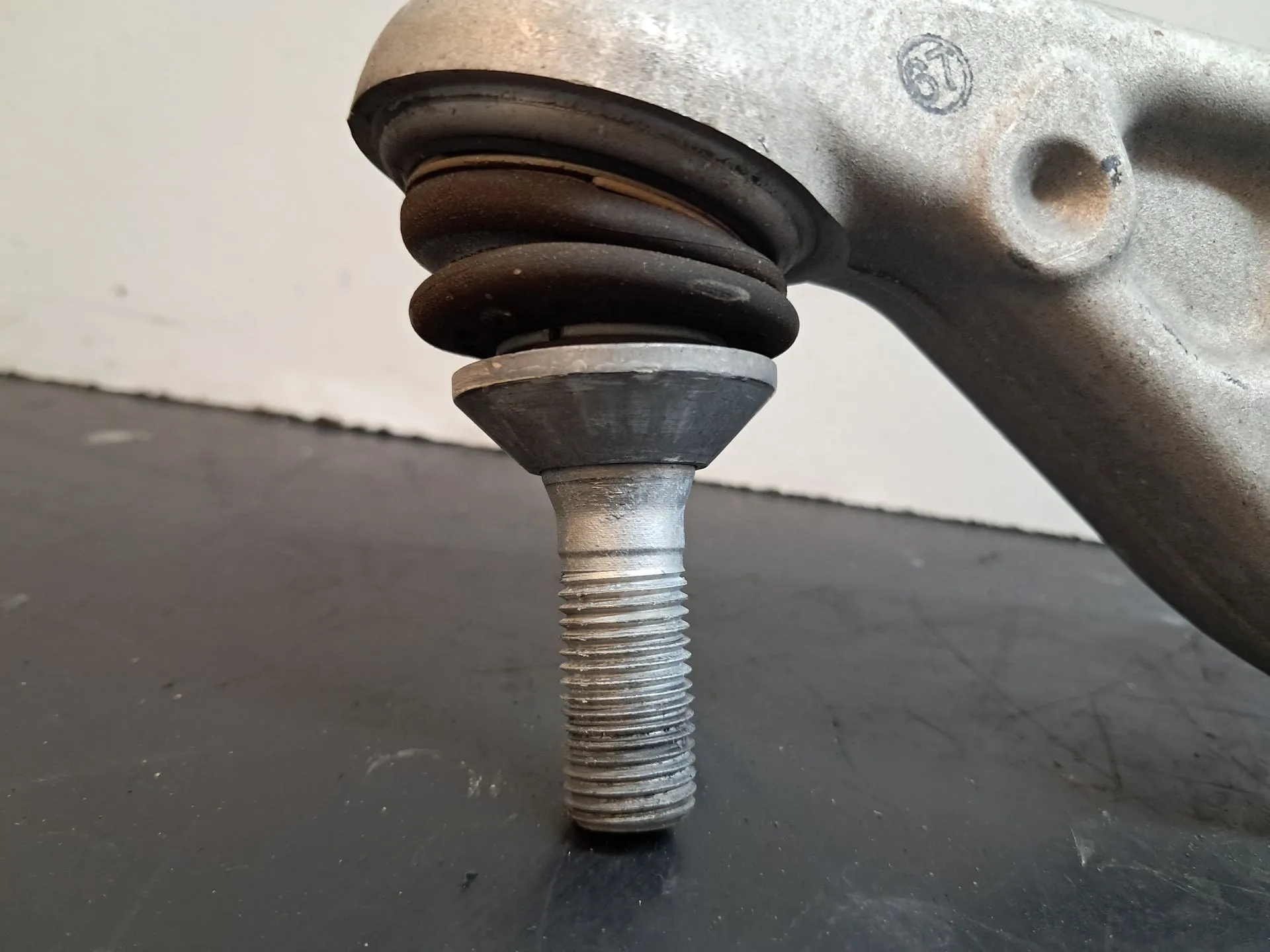 Braço de suspensão frente direito TESLA Model Y (5YJY) Imagem-1