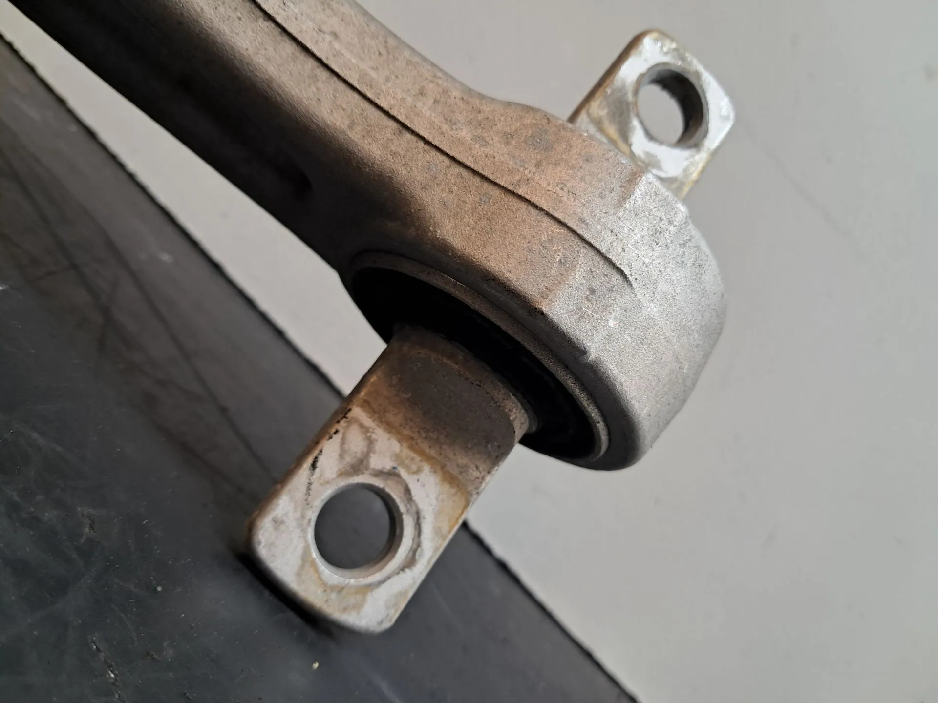 Braço de suspensão frente direito TESLA Model Y (5YJY) Imagem-3