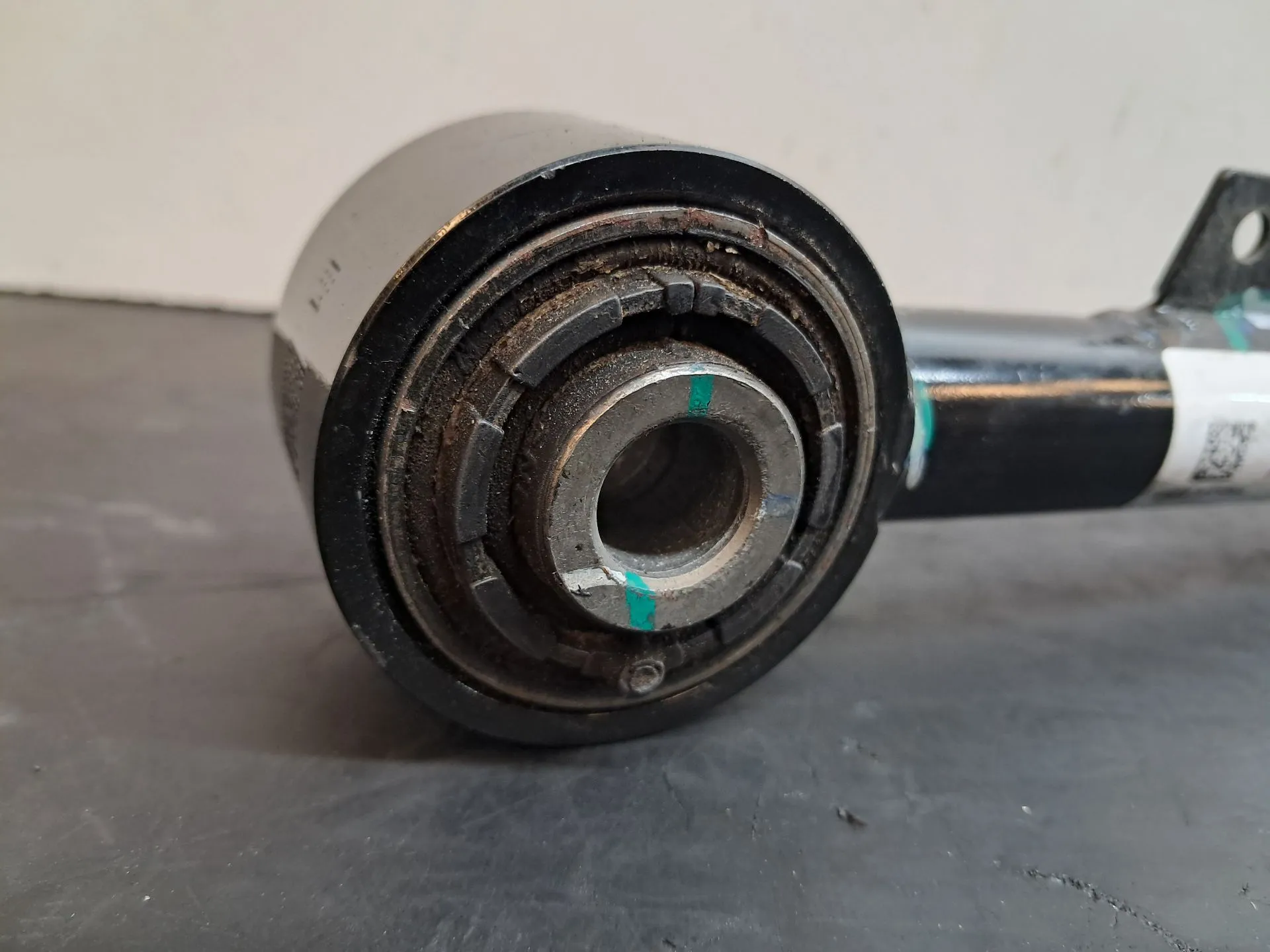 Braço de suspensão trás direito TESLA Model Y (5YJY) Imagem-1