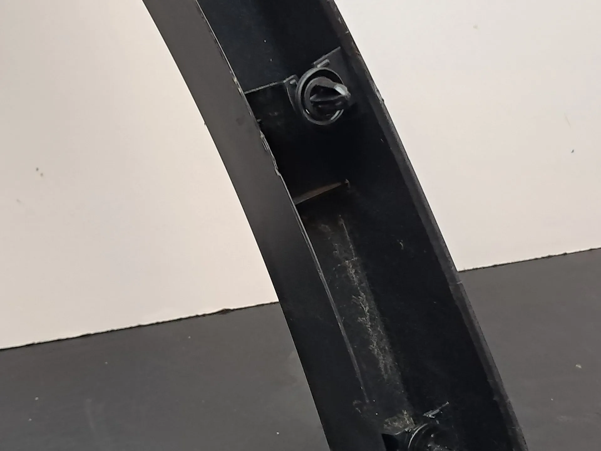 Friso painel esquerdo TESLA Model Y (5YJY) Imagem-15