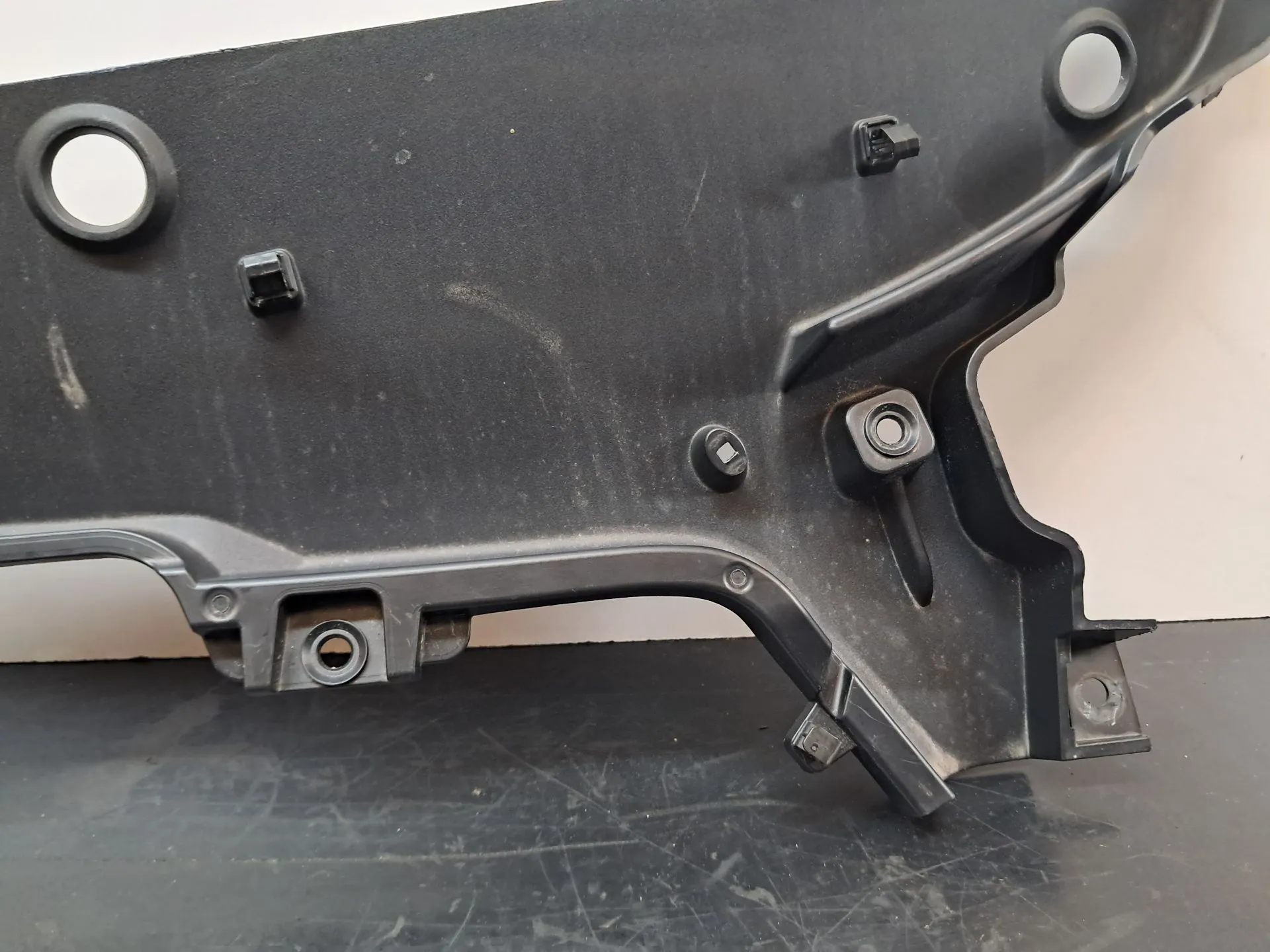 Torpedo TESLA Model Y (5YJY) Imagem-1