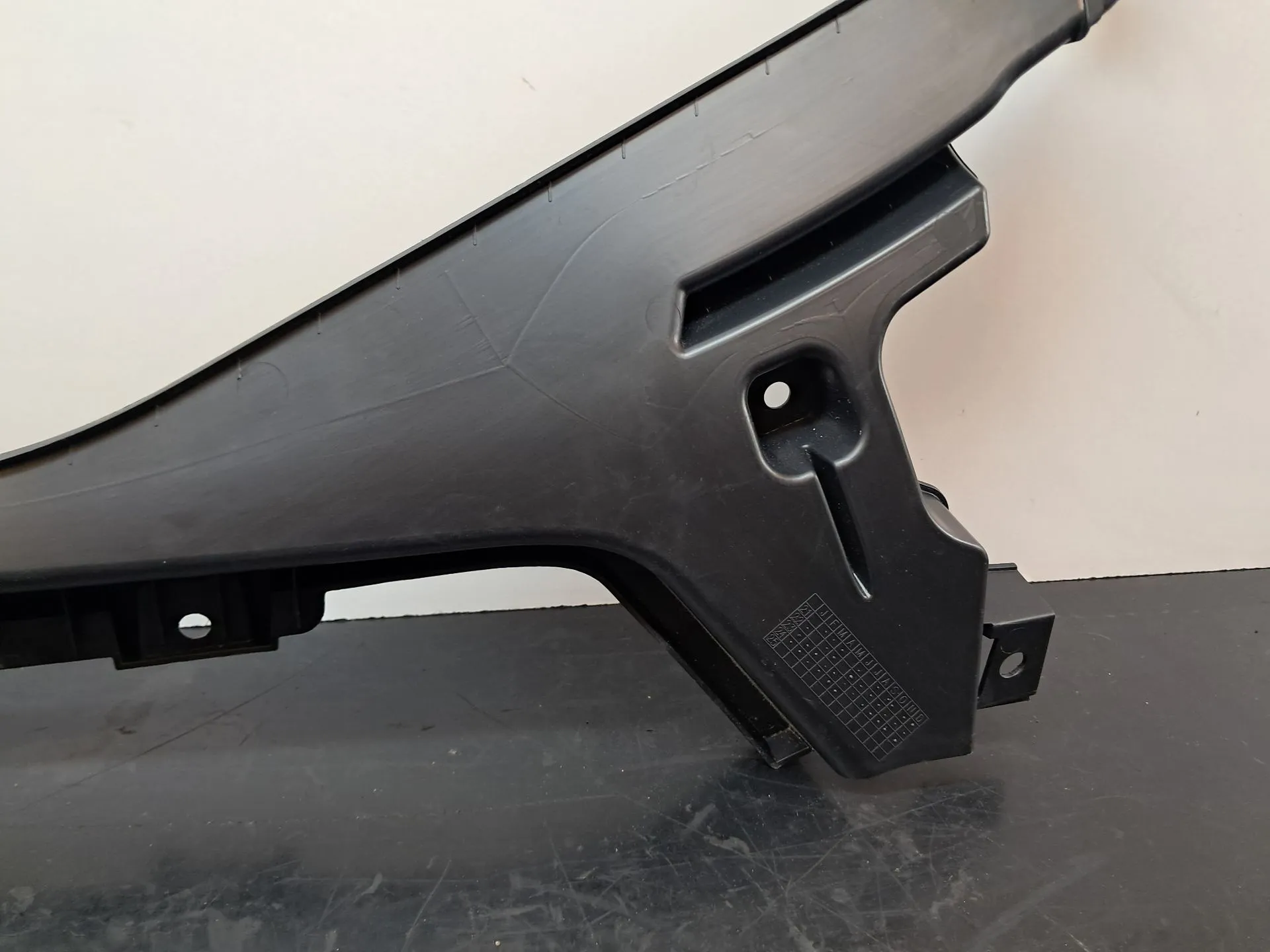 Torpedo TESLA Model Y (5YJY) Imagem-13