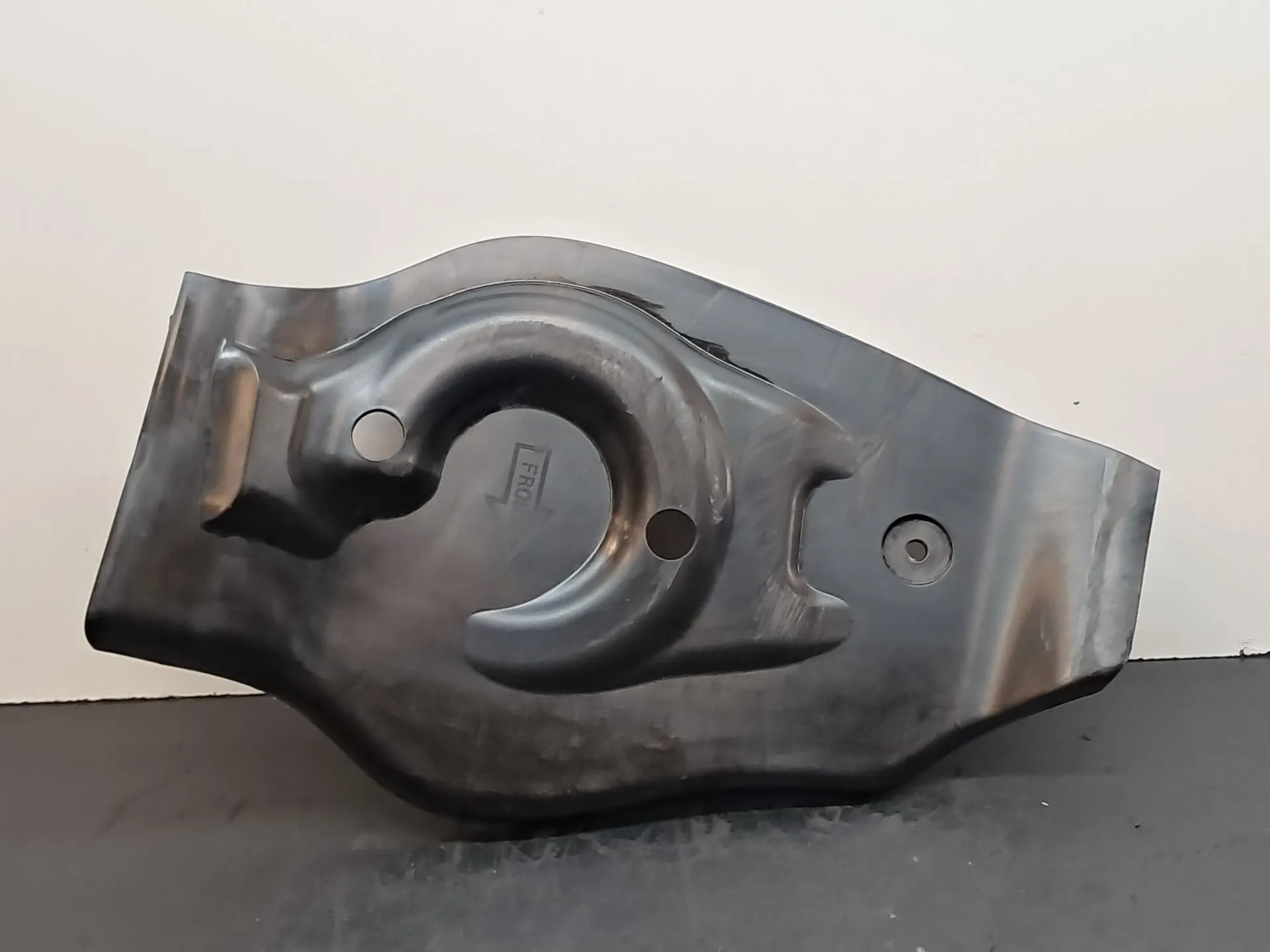 Torpedo TESLA Model Y (5YJY) Imagem-15