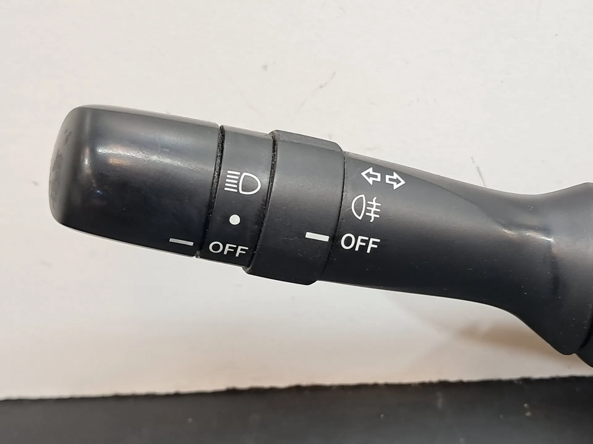 Light control stalk TOYOTA Yaris (_P9_) Imagem-1
