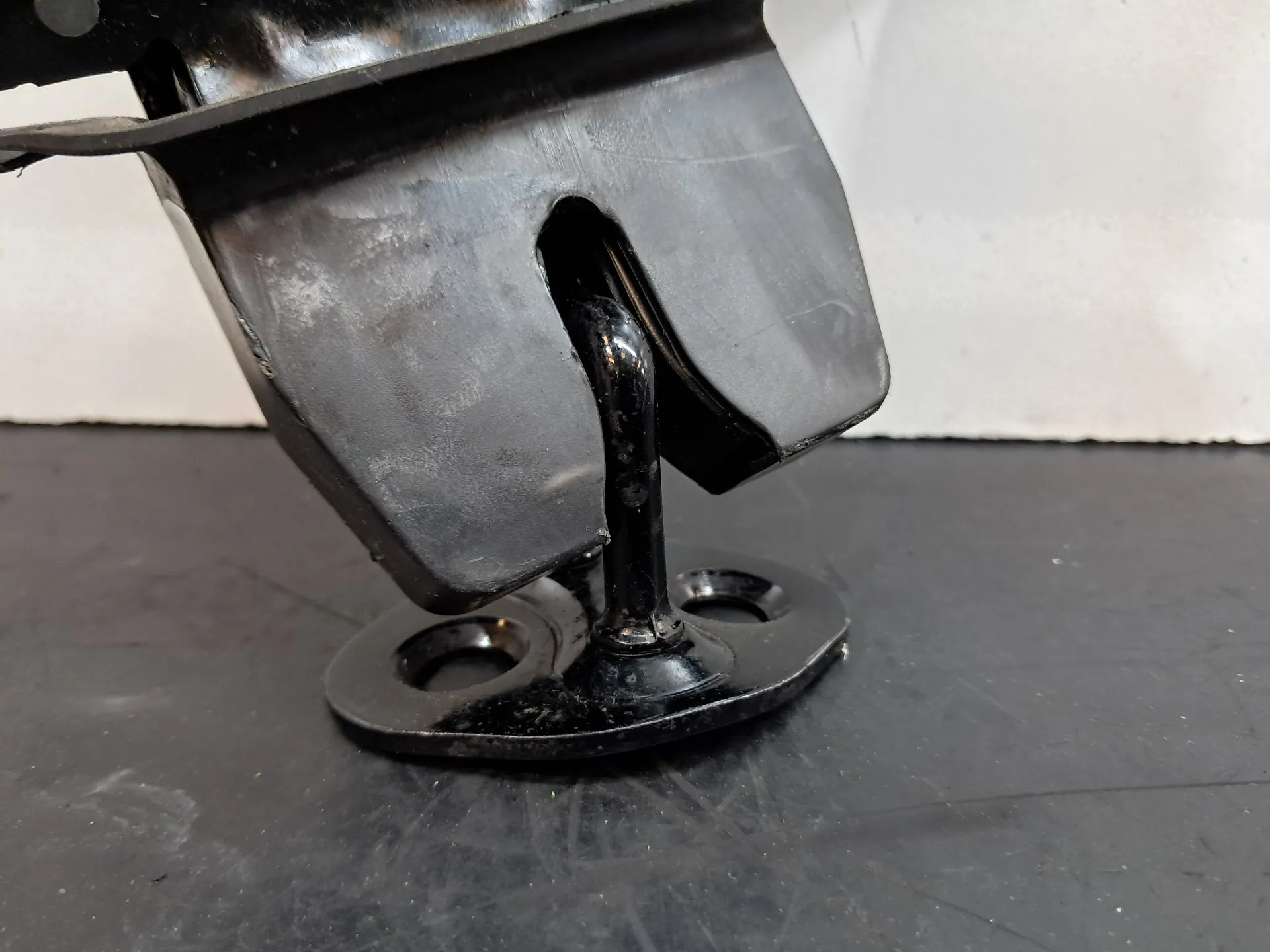 Fechadura / fecho da mala TESLA Model Y (5YJY) Imagem-1