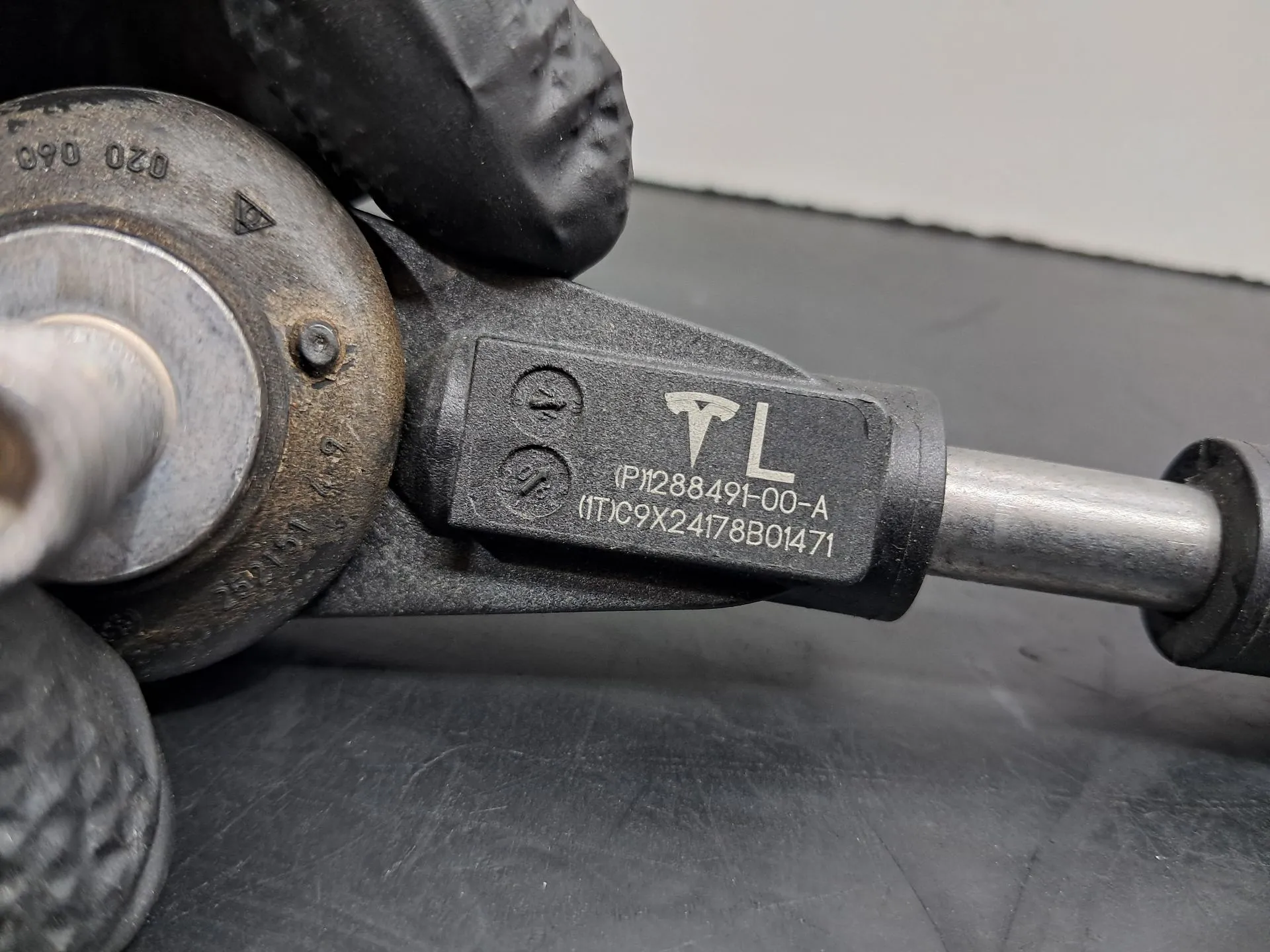 Tirantes / bialetas / pendurais TESLA Model Y (5YJY) Imagem-2