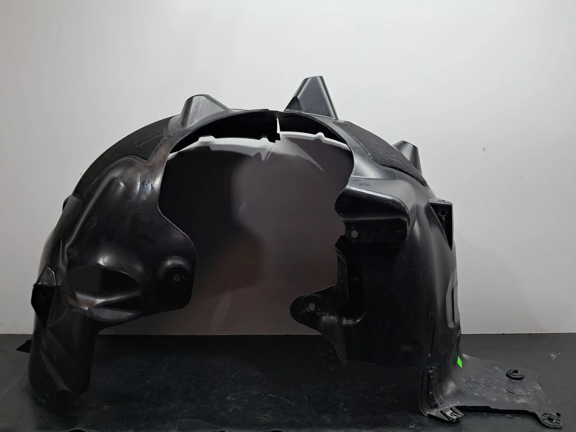 Cava roda frente direita TESLA Model Y 