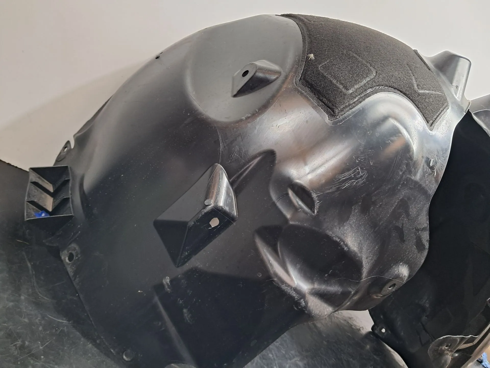 Front wheel arch right TESLA Model Y (5YJY) Imagem-2