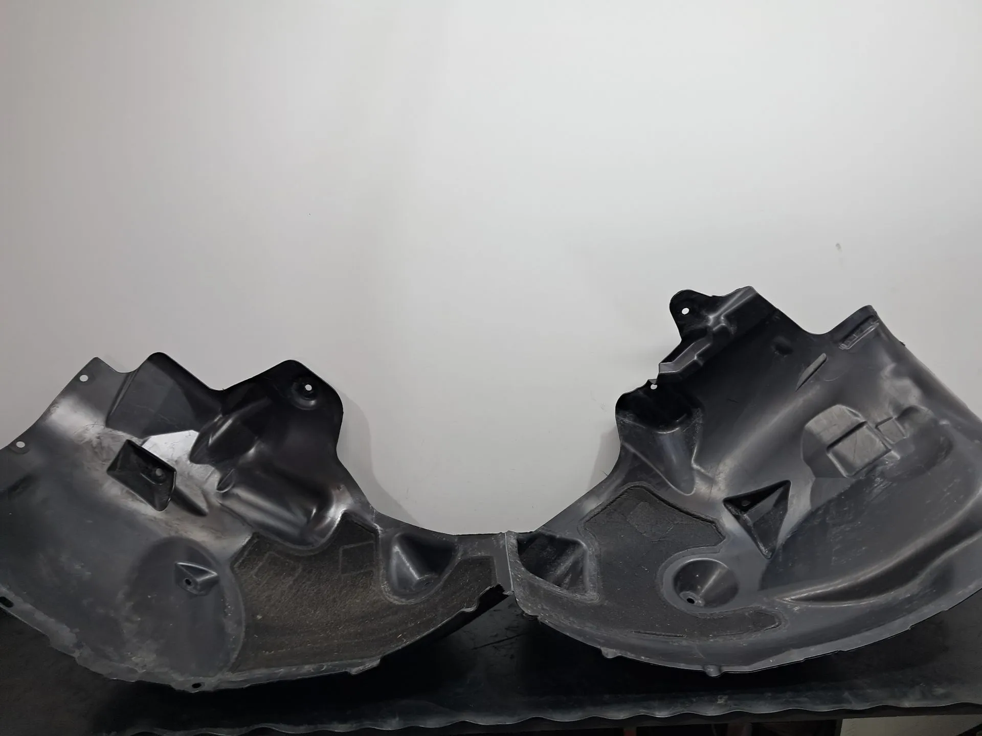 Front wheel arch right TESLA Model Y (5YJY) Imagem-5