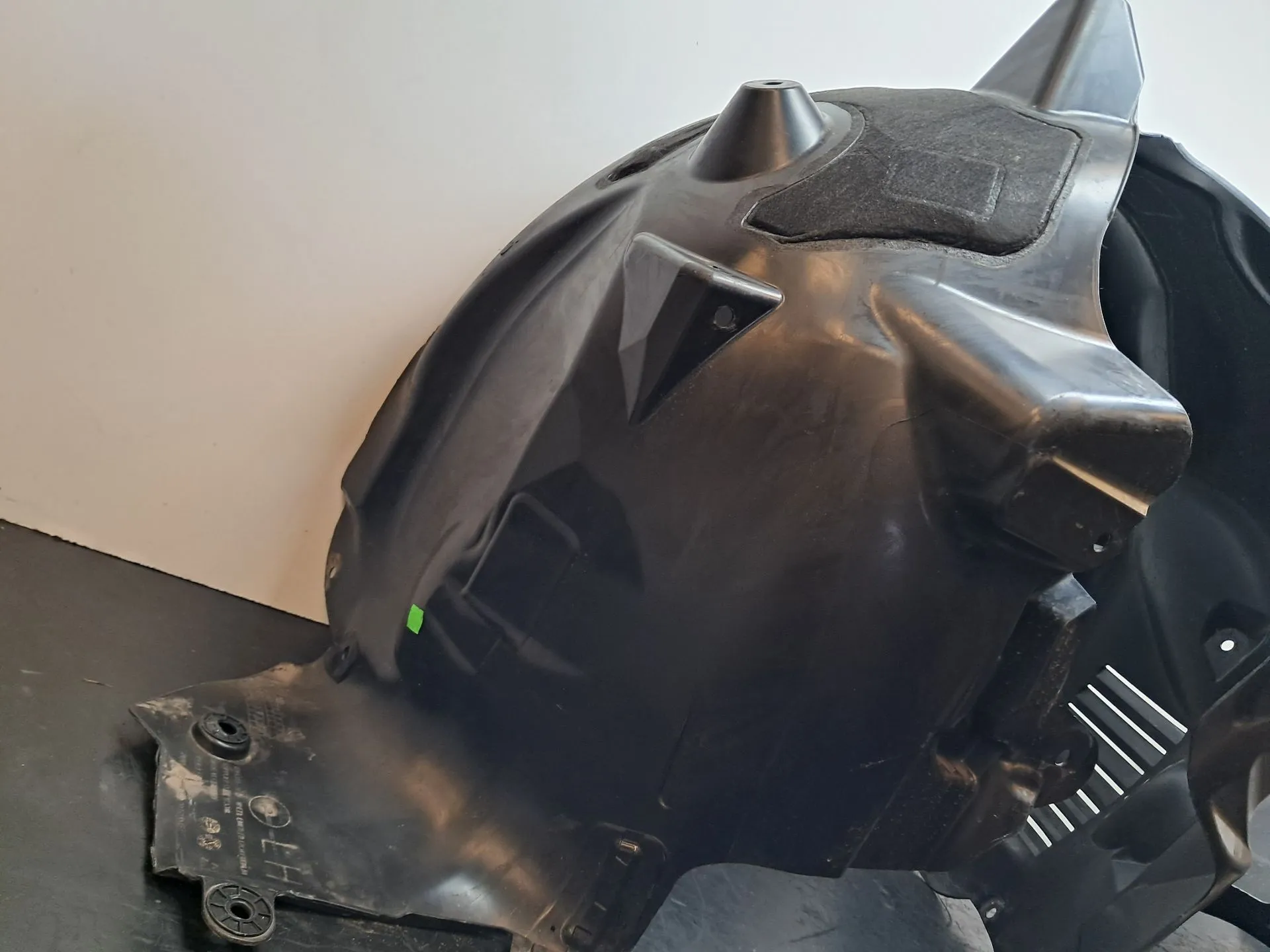 Cava roda frente esquerda TESLA Model Y (5YJY) Imagem-1