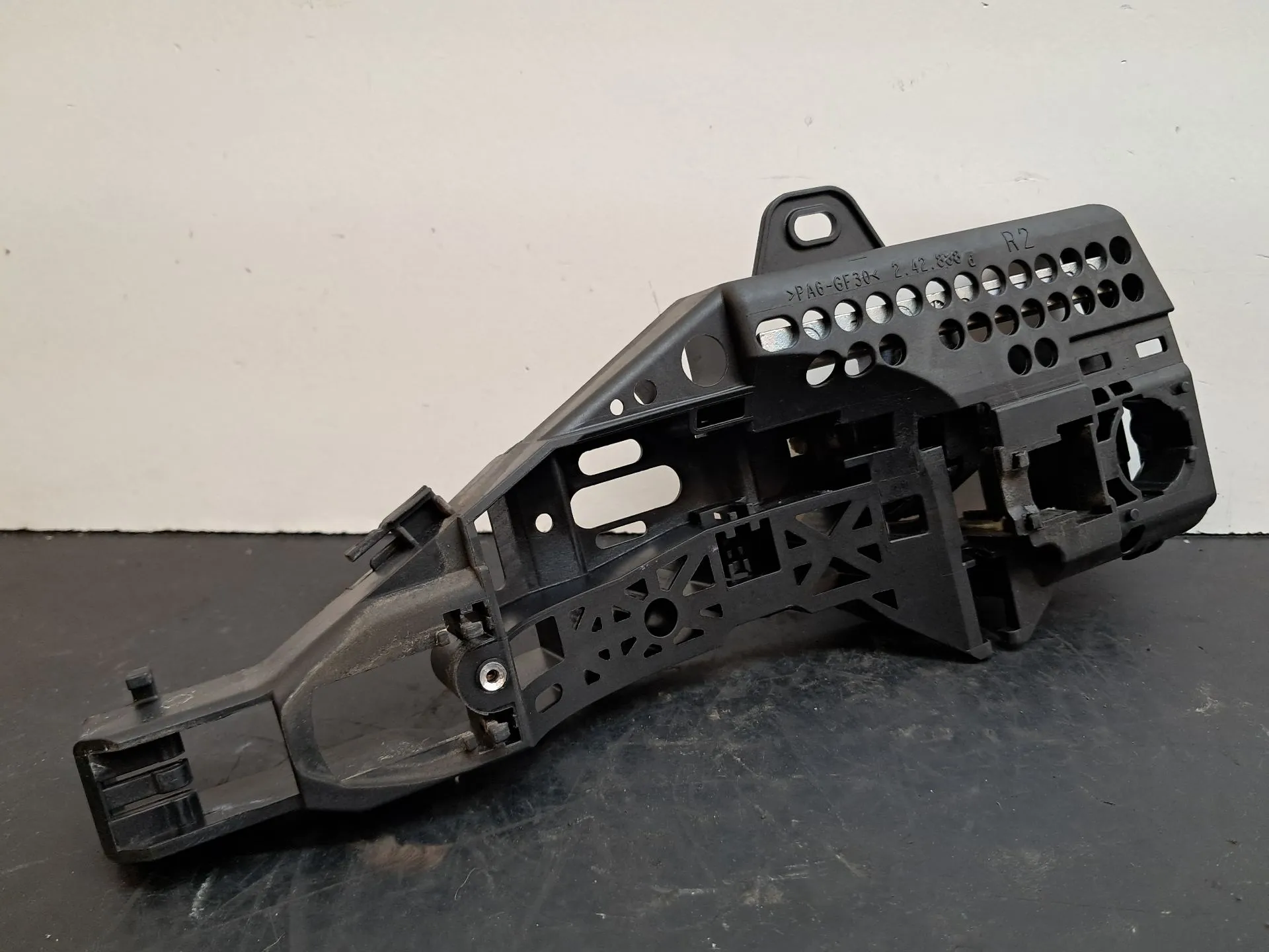 Suporte puxador porta frente direito RENAULT Clio IV 