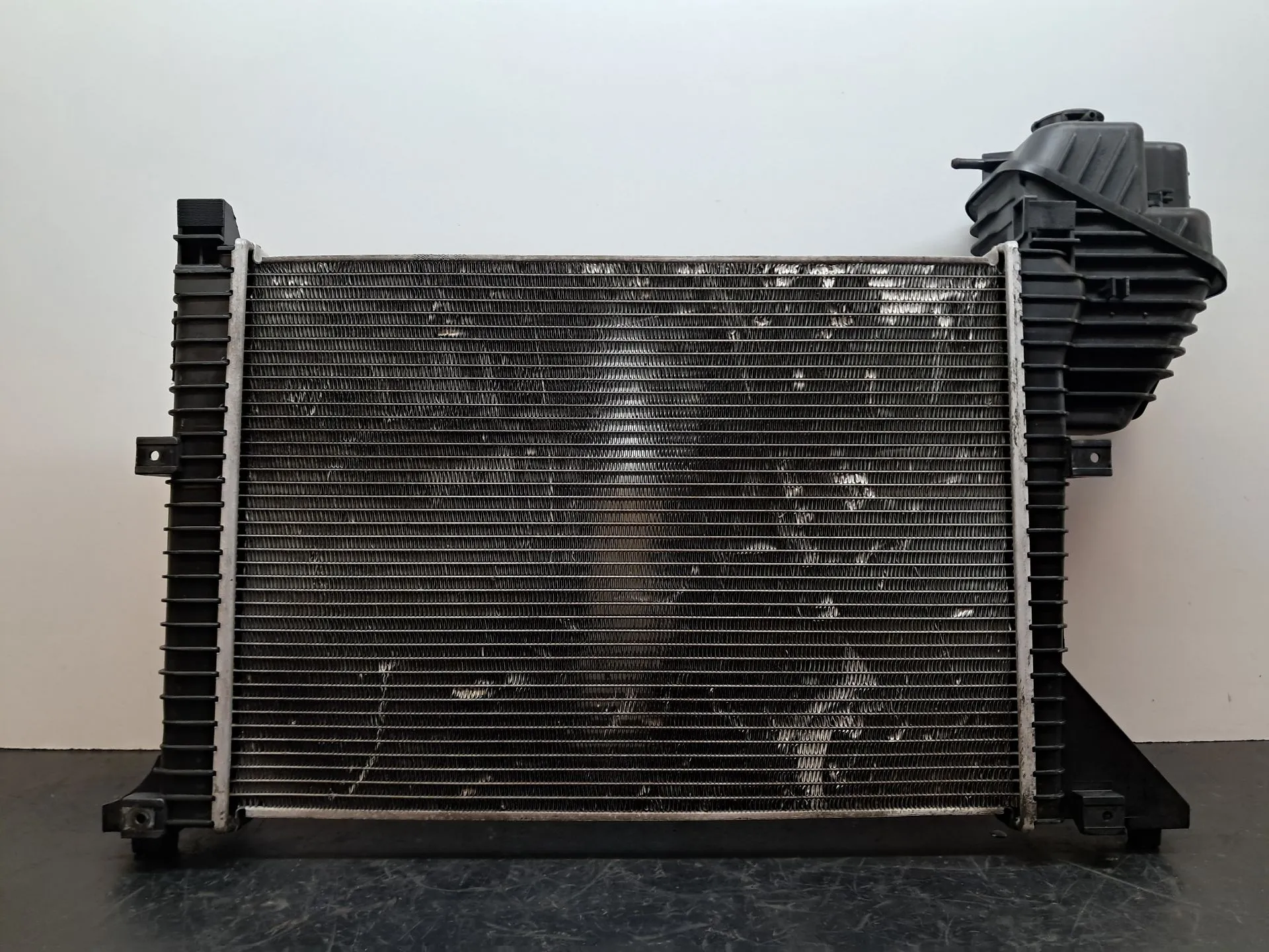 Radiador de água MERCEDES-BENZ Sprinter 2-t (901, 902)