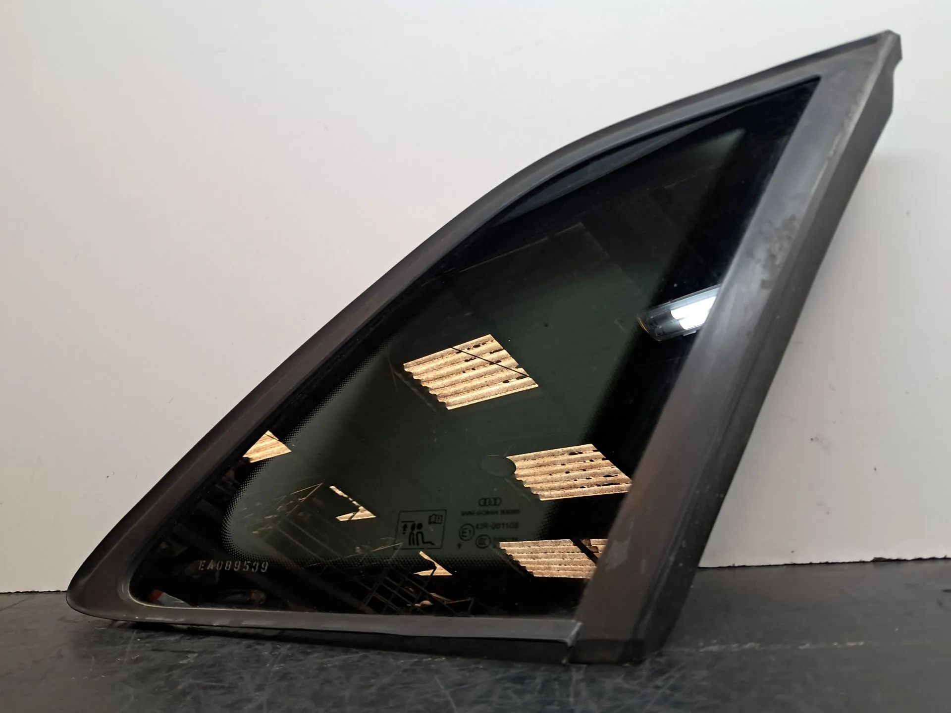 Vetro del pannello posteriore destro AUDI A3 Sportback (8VA, 8VF) Imagem-1