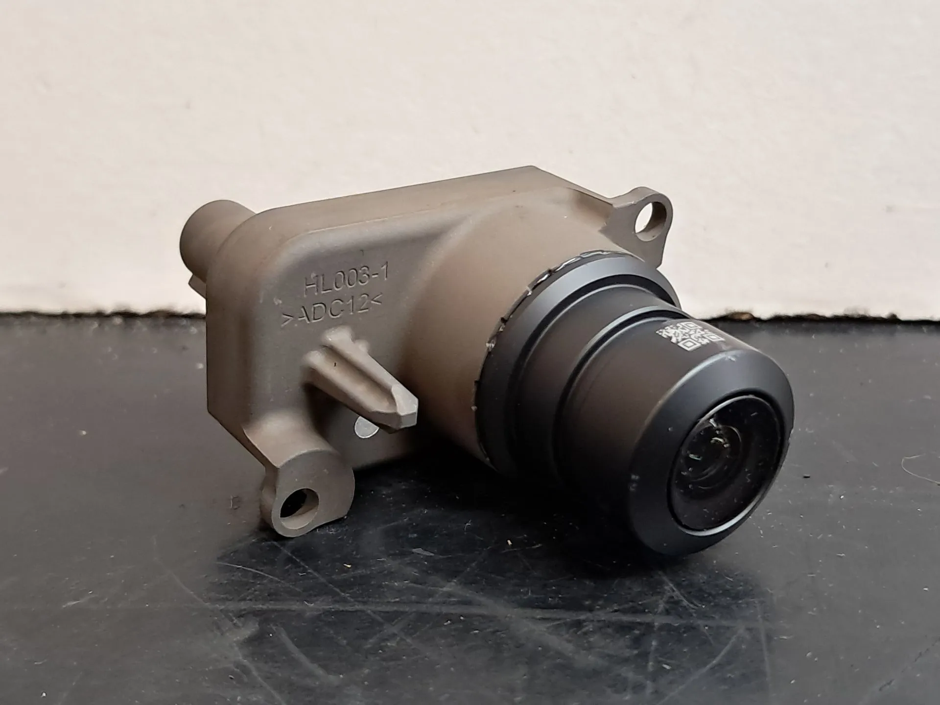 Câmera frontal TESLA Model Y (5YJY)