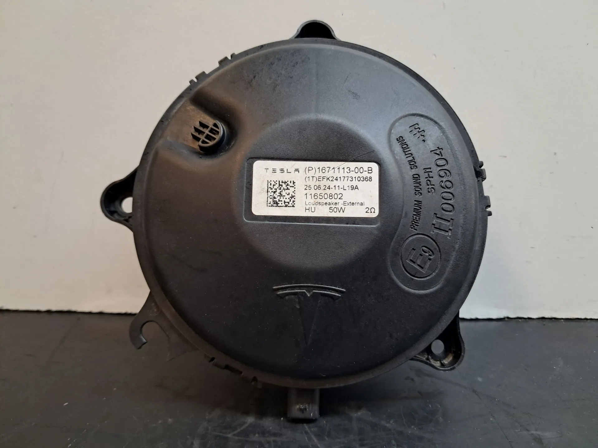 Besouro TESLA Model Y (5YJY) Imagem-1