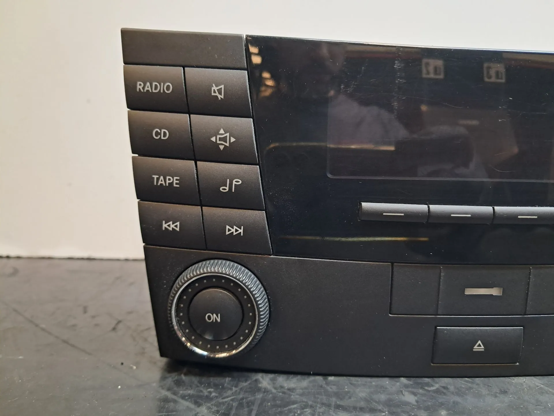 Rádio / auto-rádio MERCEDES-BENZ Classe E (W211) Imagem-1