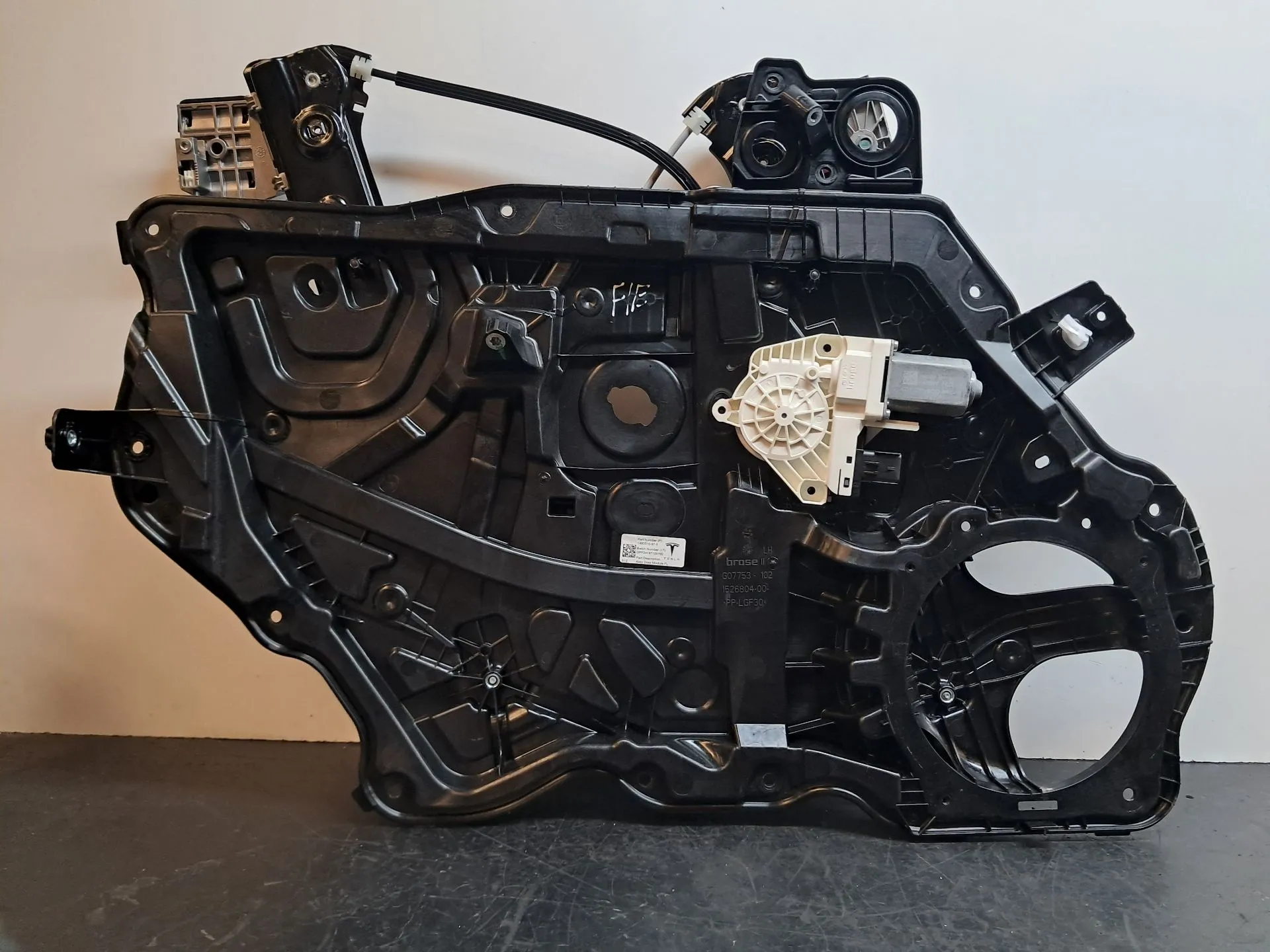 Elevador vidros frente esquerdo TESLA Model Y (5YJY)