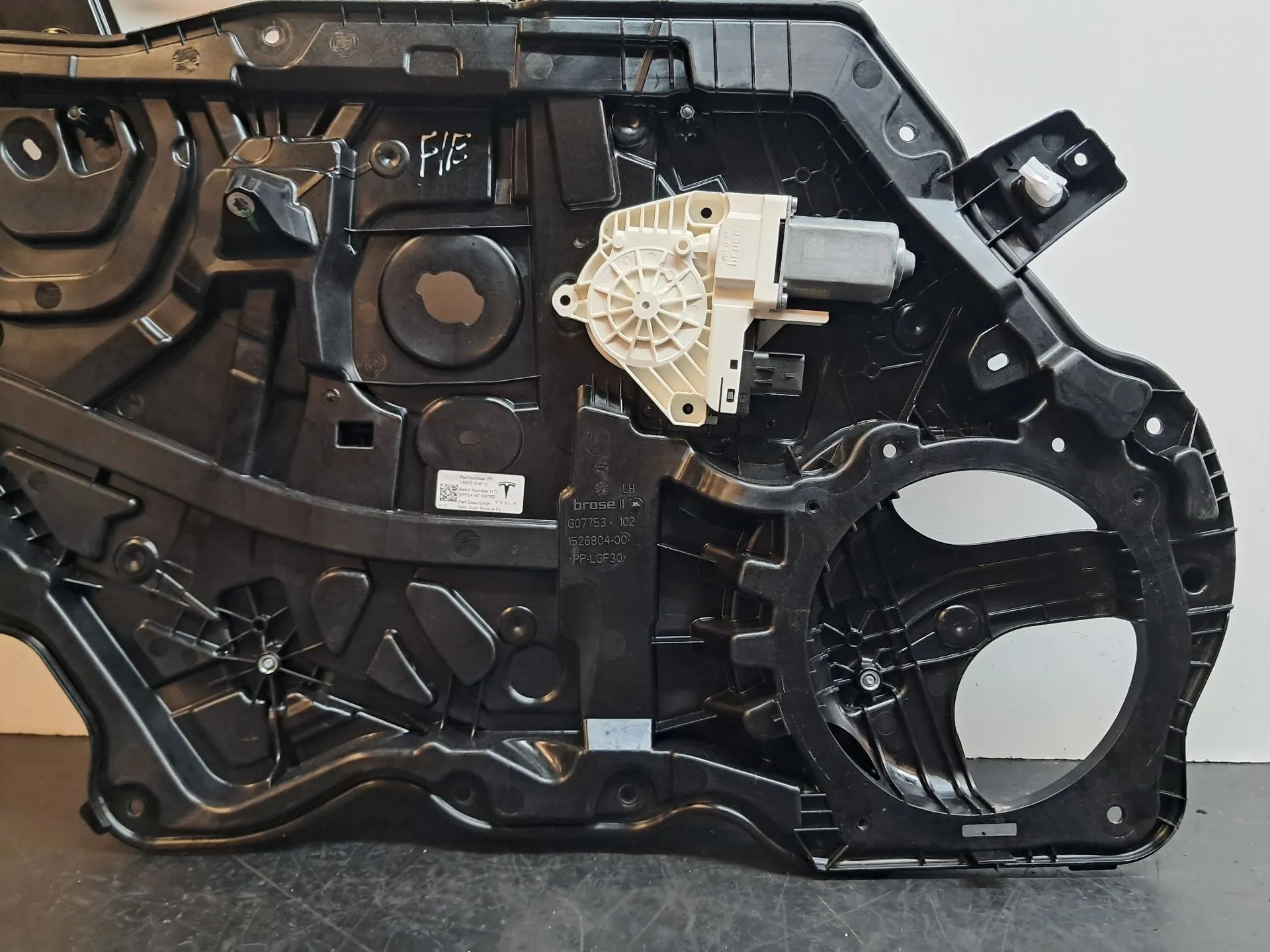 Elevador vidros frente esquerdo TESLA Model Y (5YJY) Imagem-1