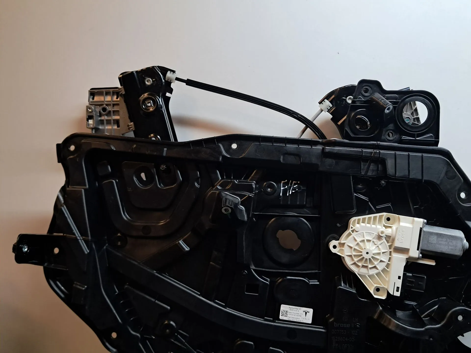 Elevador vidros frente esquerdo TESLA Model Y (5YJY) Imagem-2