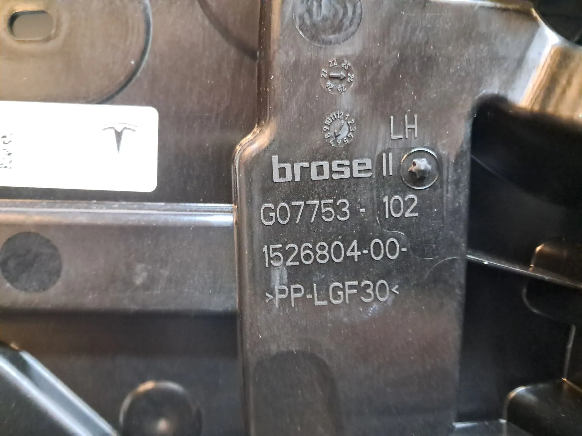 Elevador vidros frente esquerdo TESLA Model Y (5YJY) Imagem-4