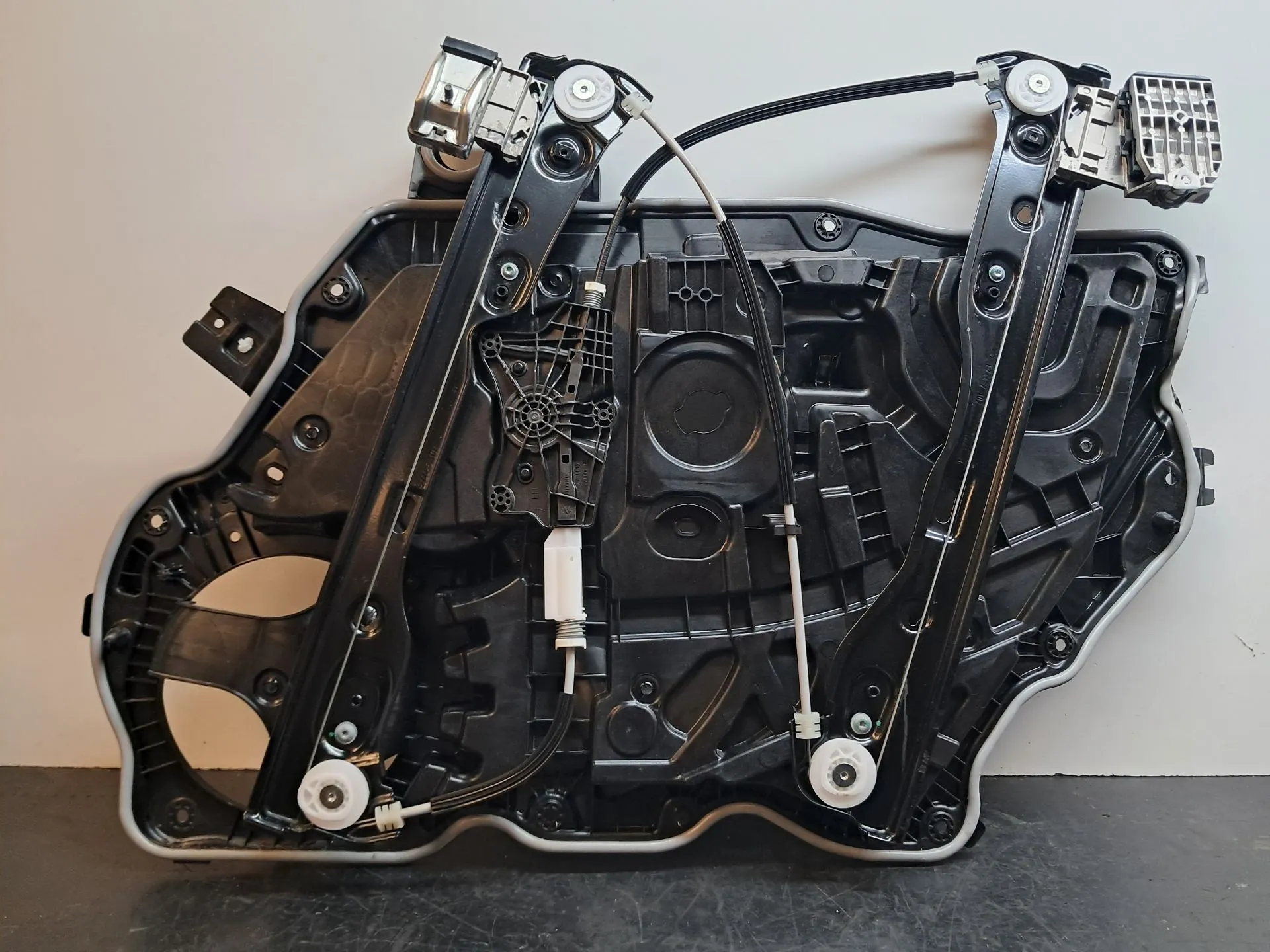 Elevador vidros frente esquerdo TESLA Model Y (5YJY) Imagem-7