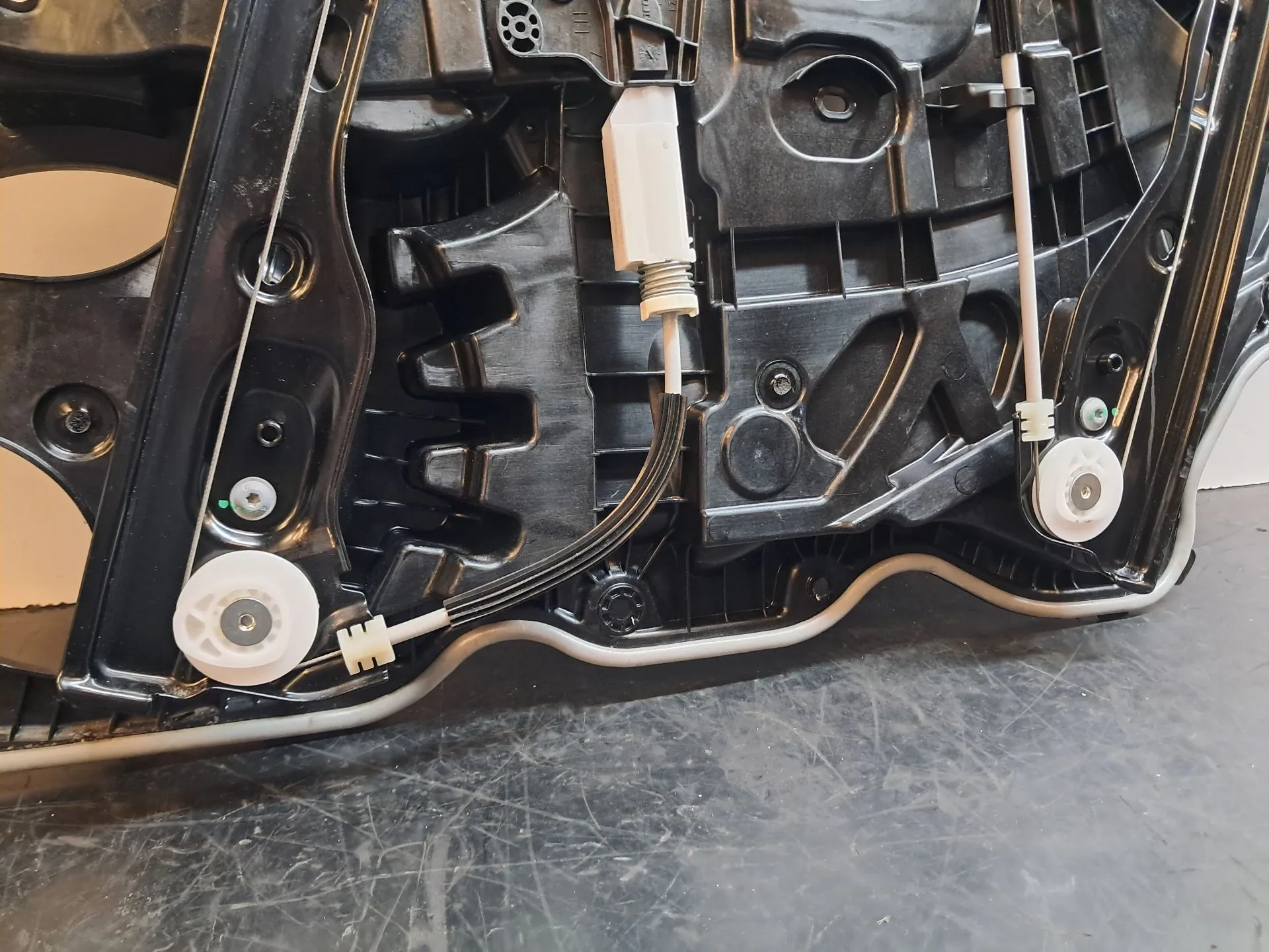 Elevador vidros frente esquerdo TESLA Model Y (5YJY) Imagem-8