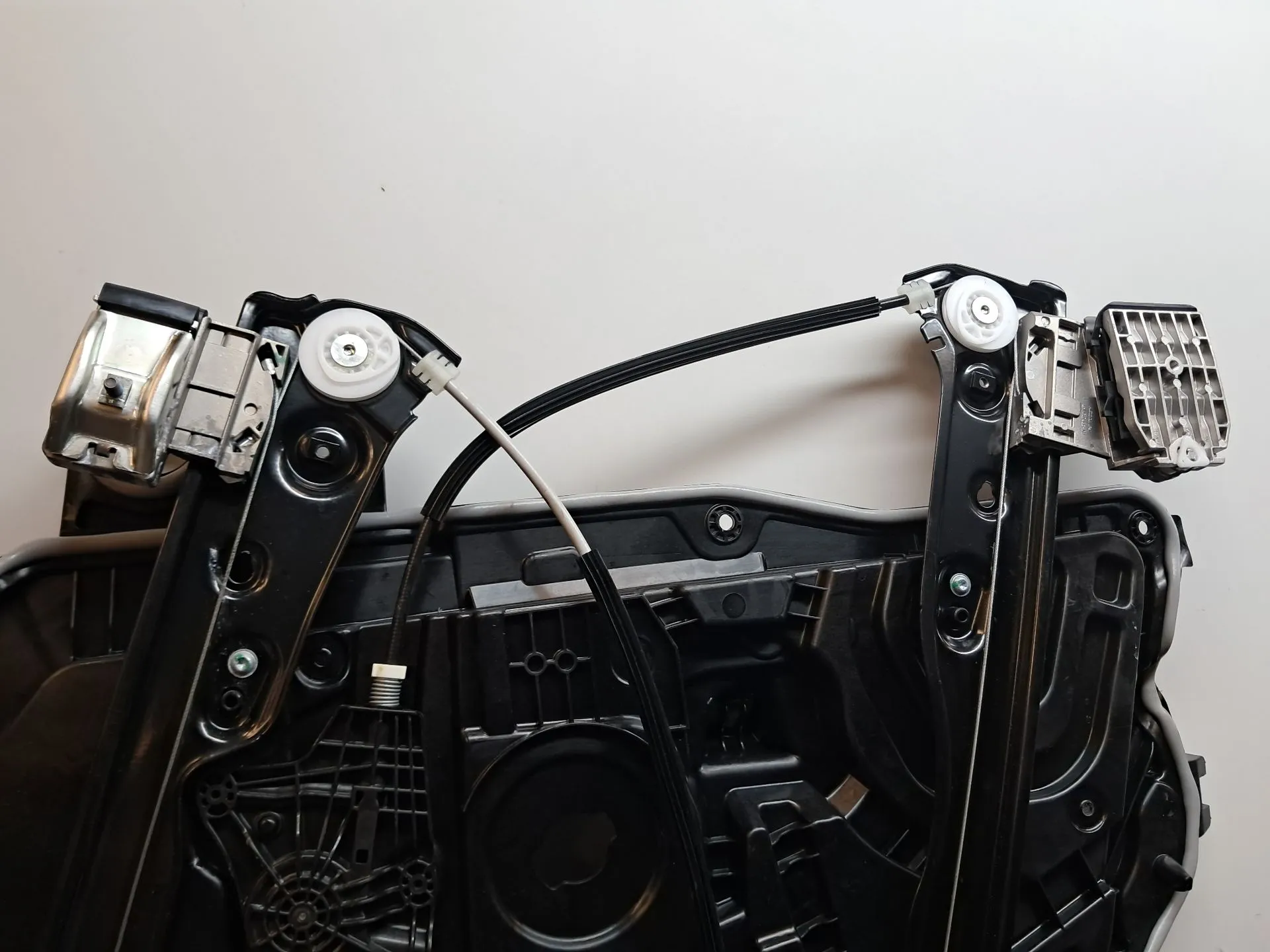 Elevador vidros frente esquerdo TESLA Model Y (5YJY) Imagem-9