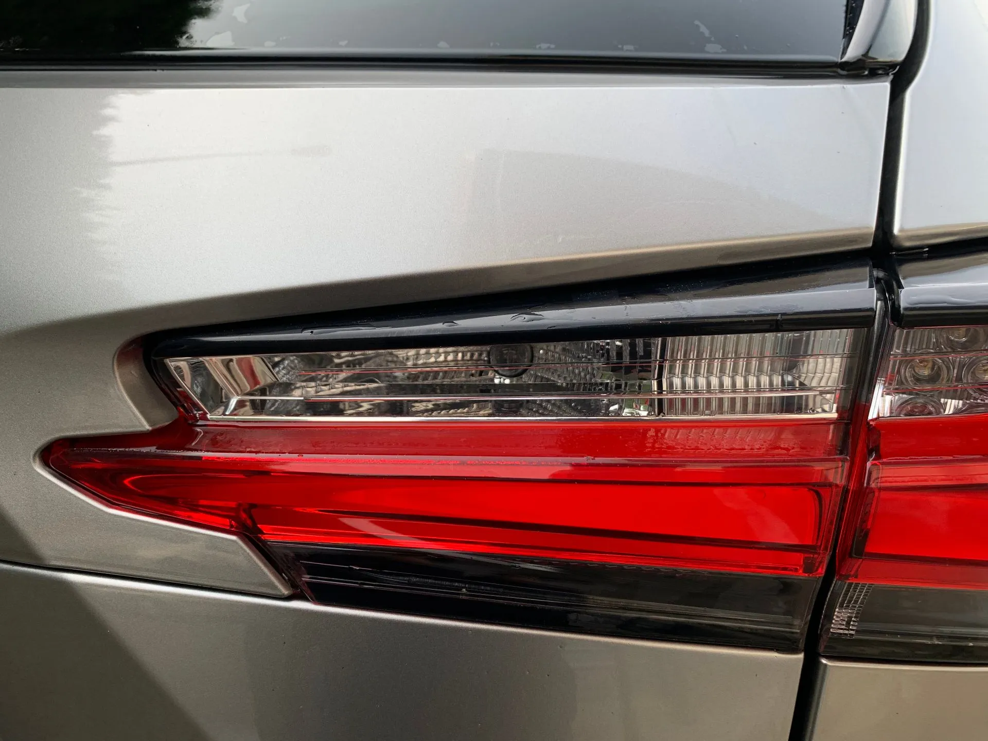 Farolim da mala direito LEXUS NX (_Z1_)