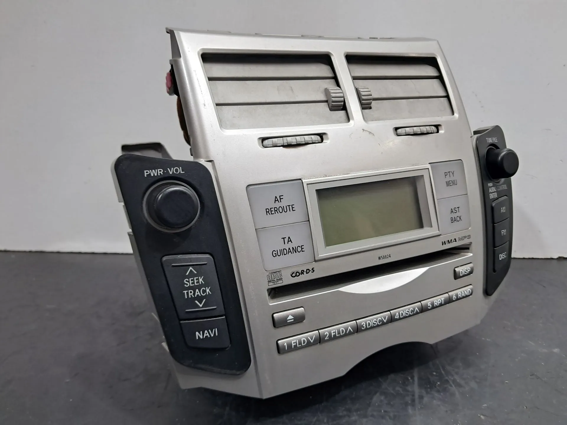 Rádio / auto-rádio TOYOTA Yaris (_P9_)