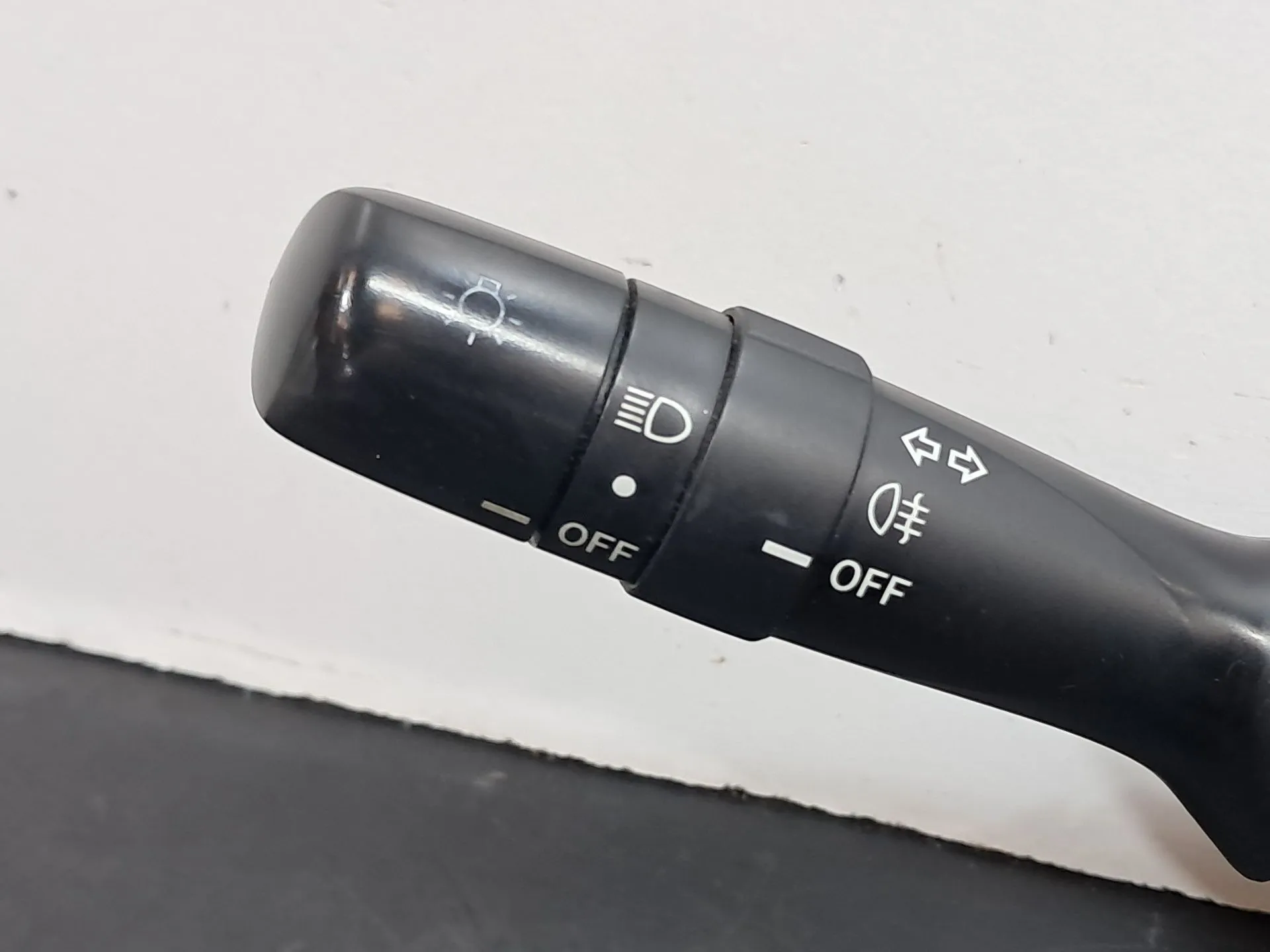 Manípulo de luzes TOYOTA Yaris (_P9_) Imagem-1