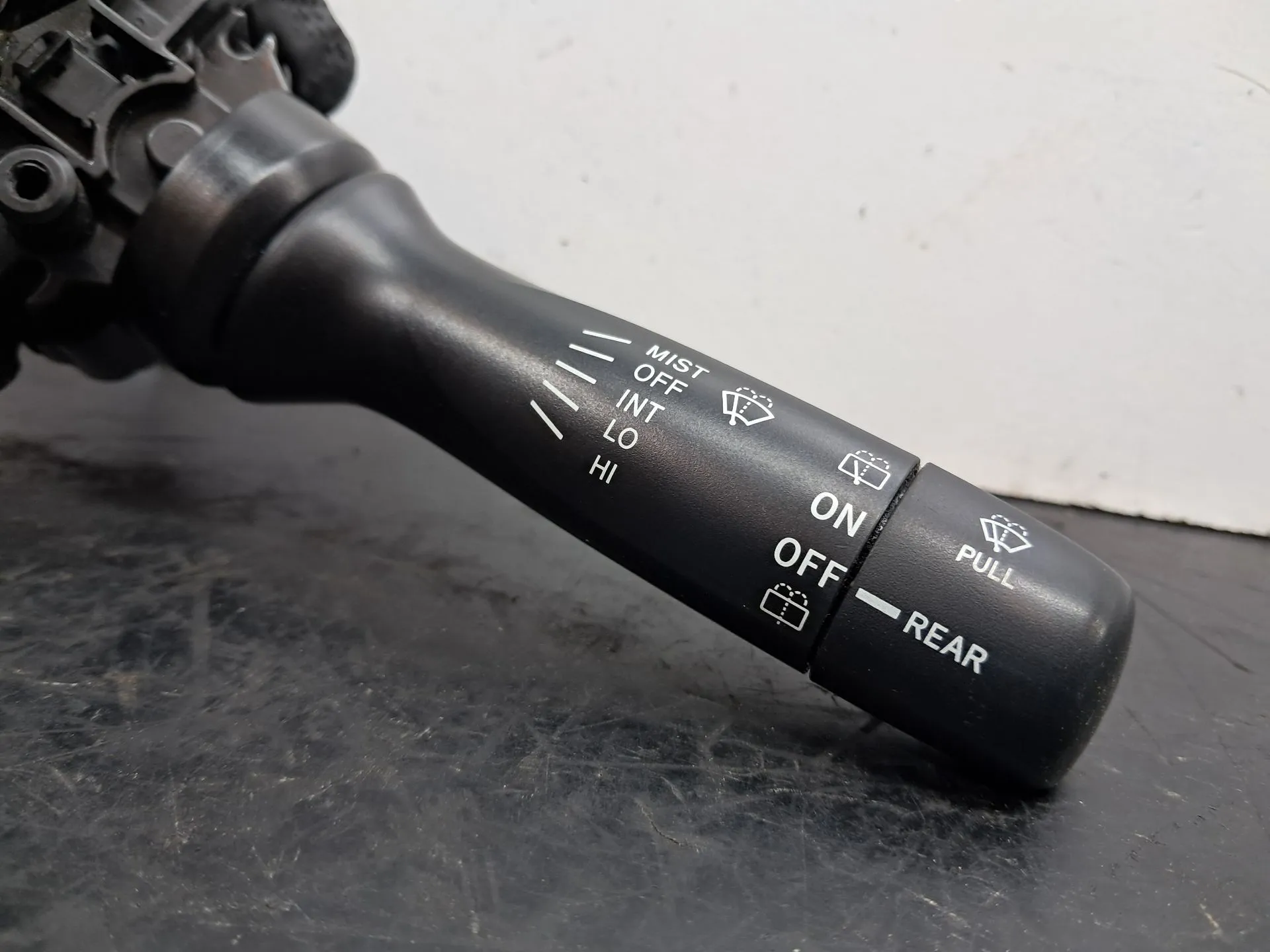 Manípulo do limpa vidros TOYOTA Yaris (_P9_) Imagem-1