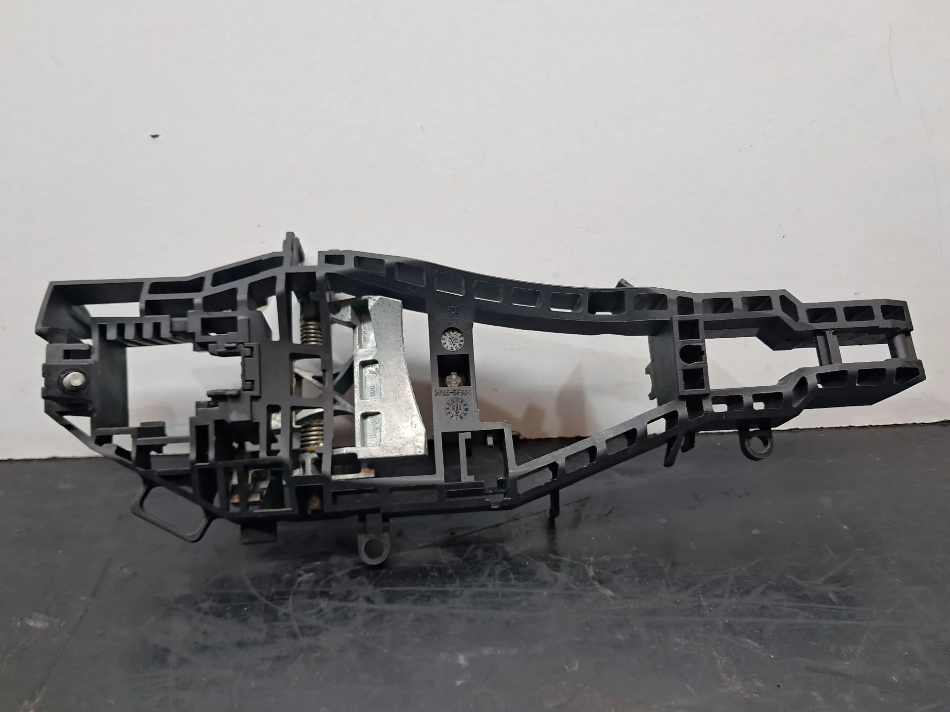 Support poignée porte avant gauche BMW 1 (F20) Imagem-1