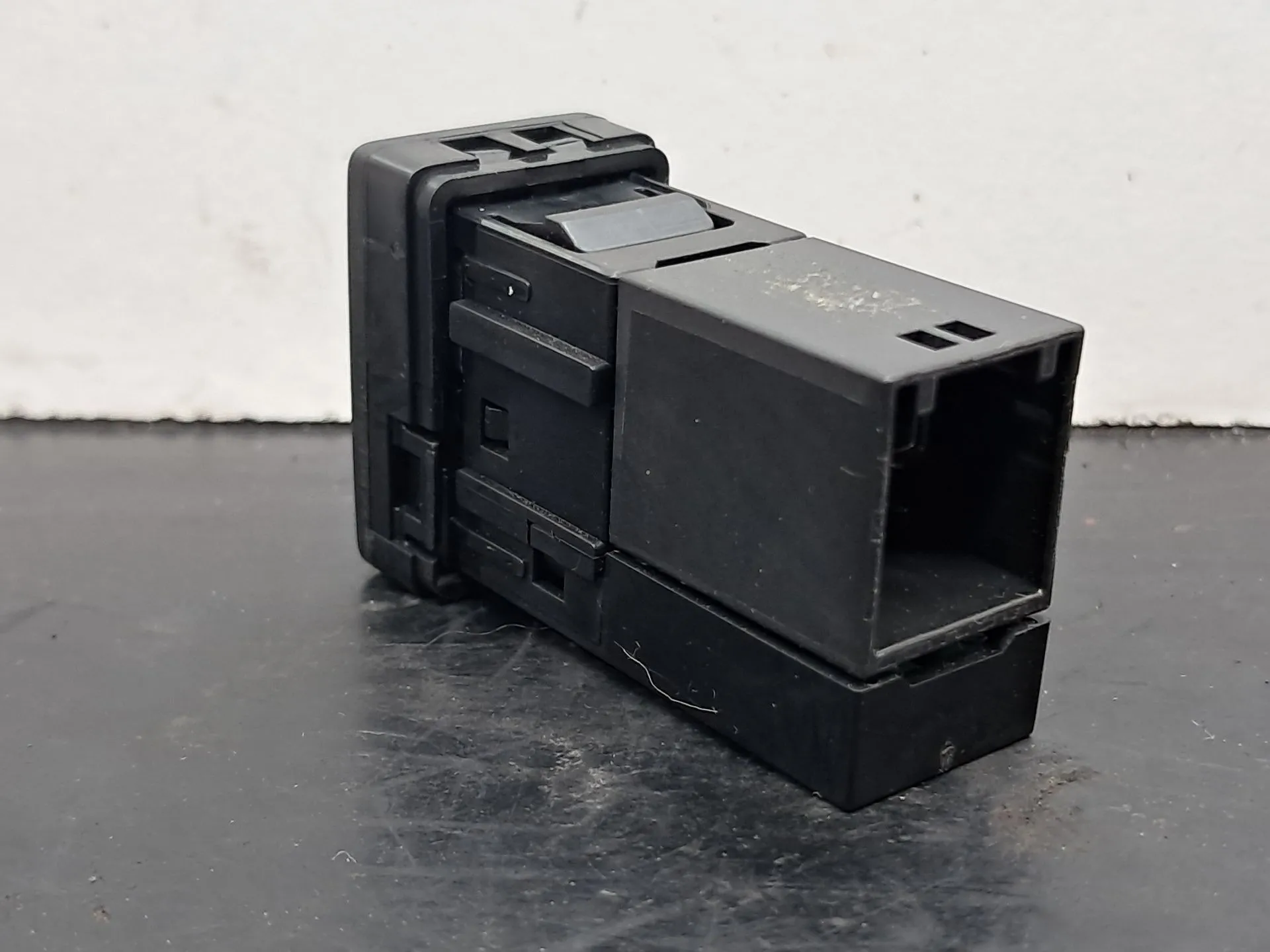 Módulo USB / AUX / IPOD TOYOTA Auris Hatchback (_E15_) Imagem-1