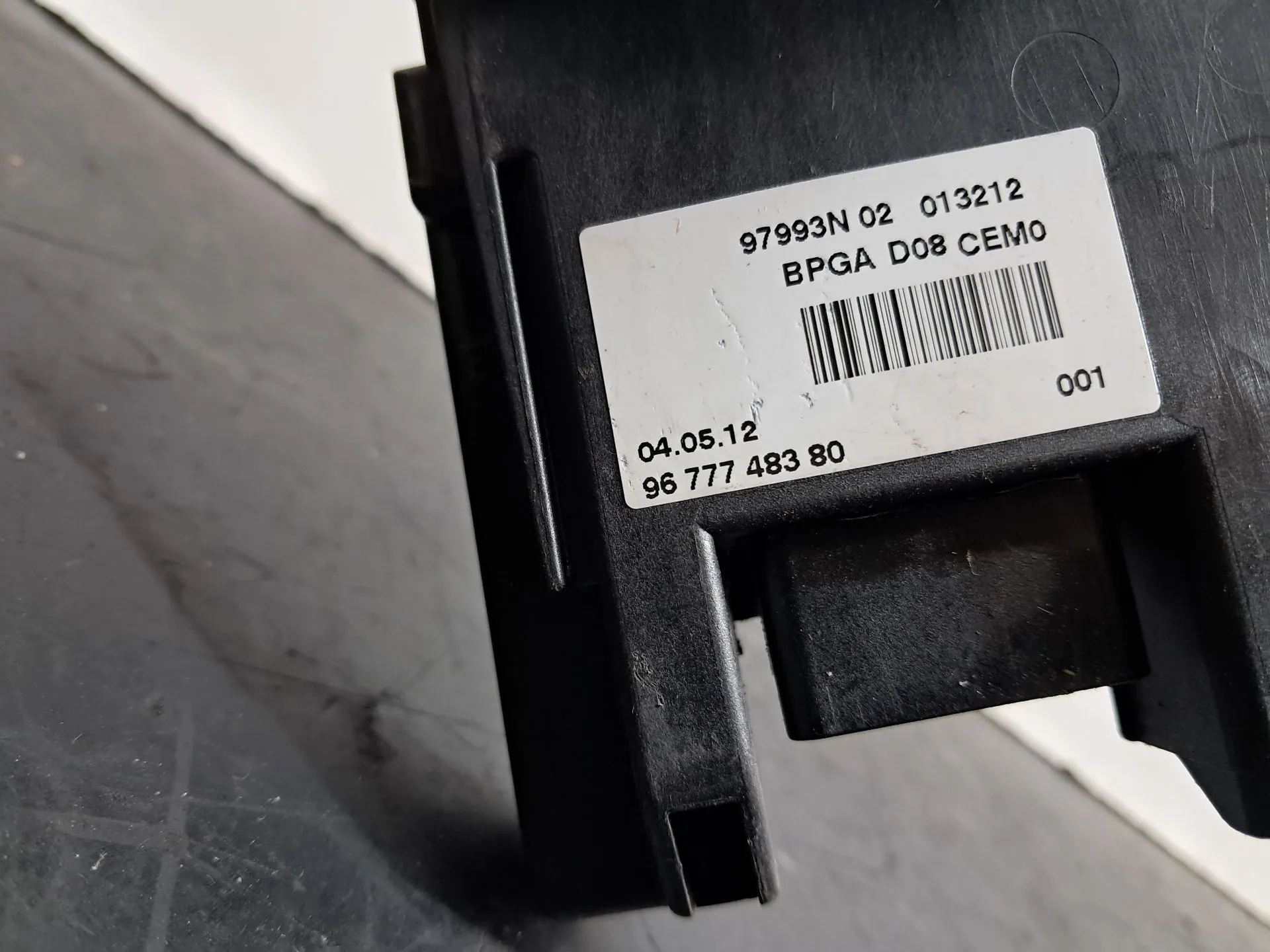 Caixa fusíveis da bateria PEUGEOT RCZ Imagem-3